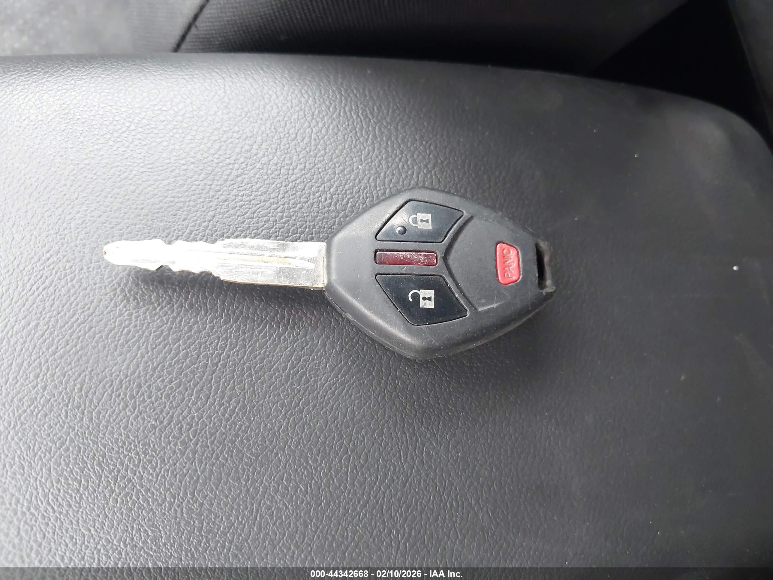 MITSUBISHI OUTLANDER image 11