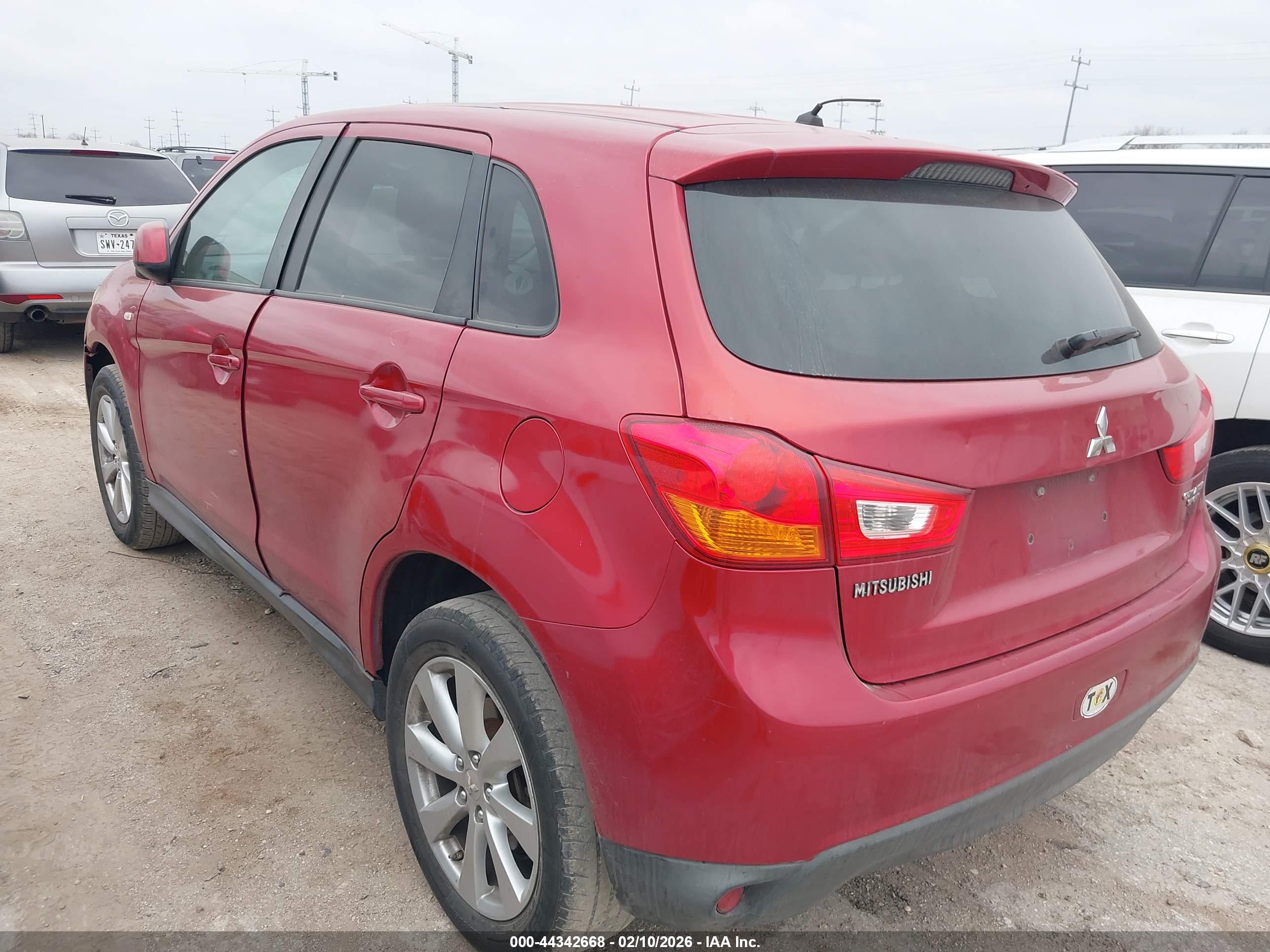 MITSUBISHI OUTLANDER image 3