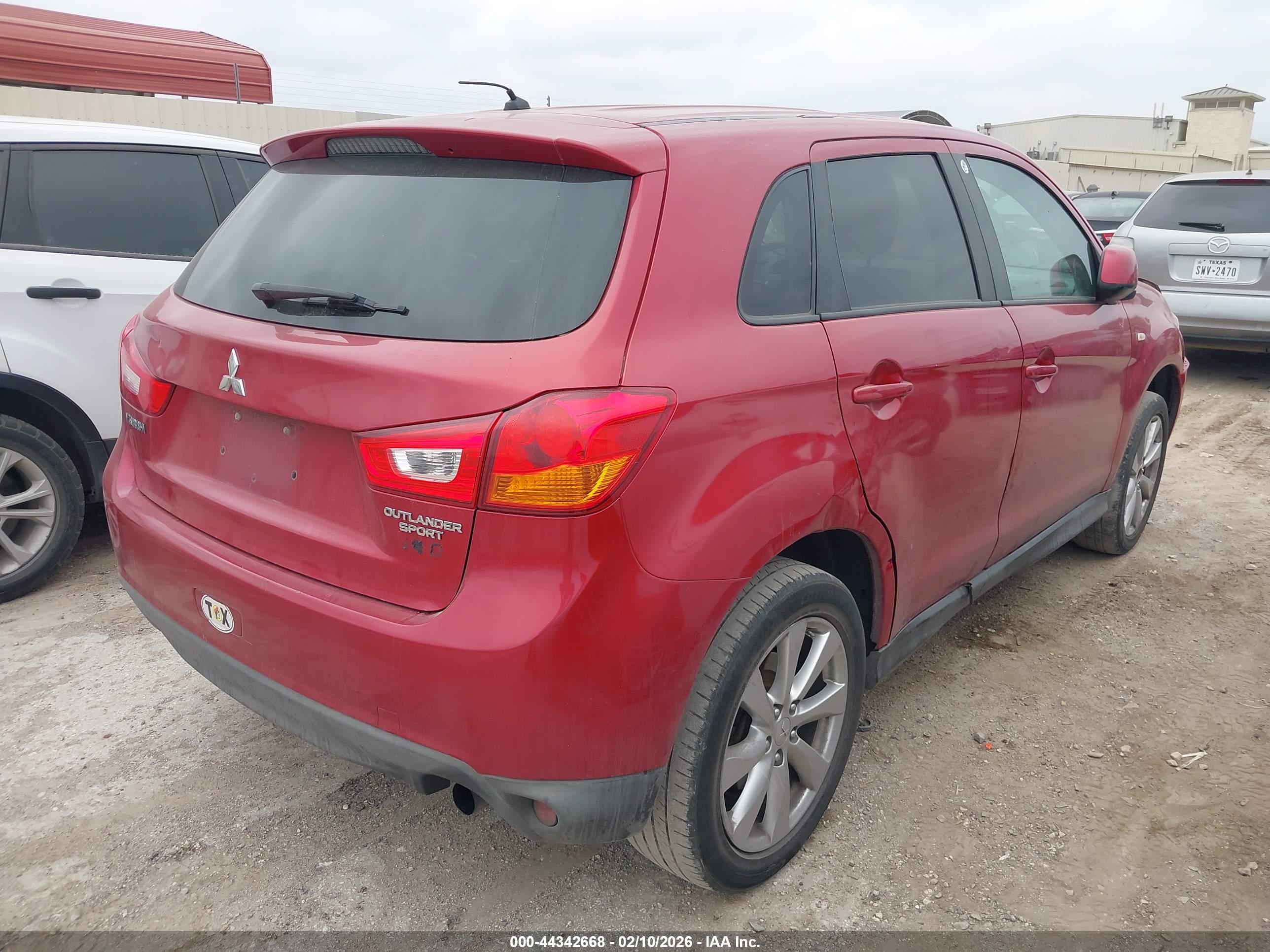 MITSUBISHI OUTLANDER image 4