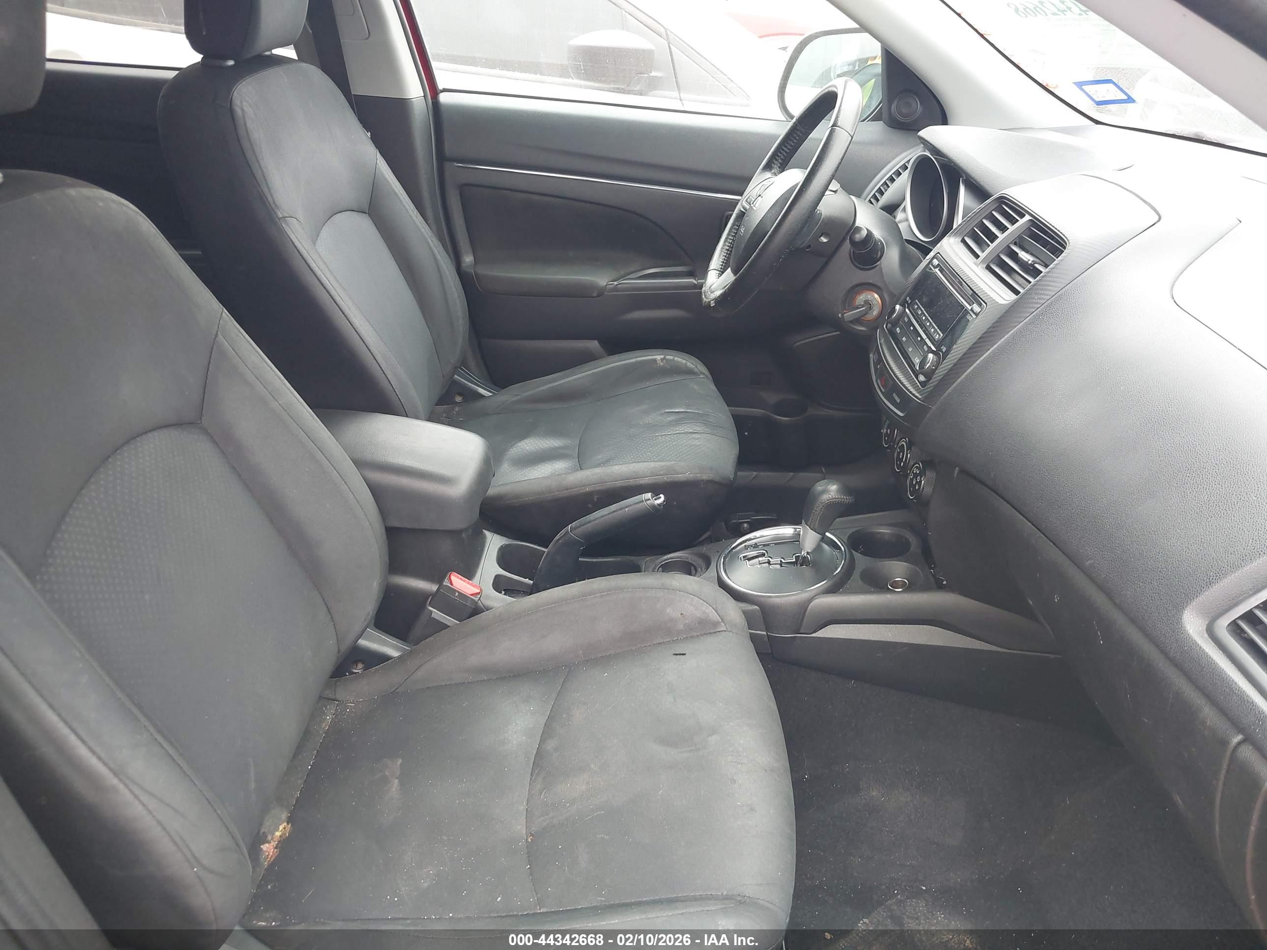 MITSUBISHI OUTLANDER image 5