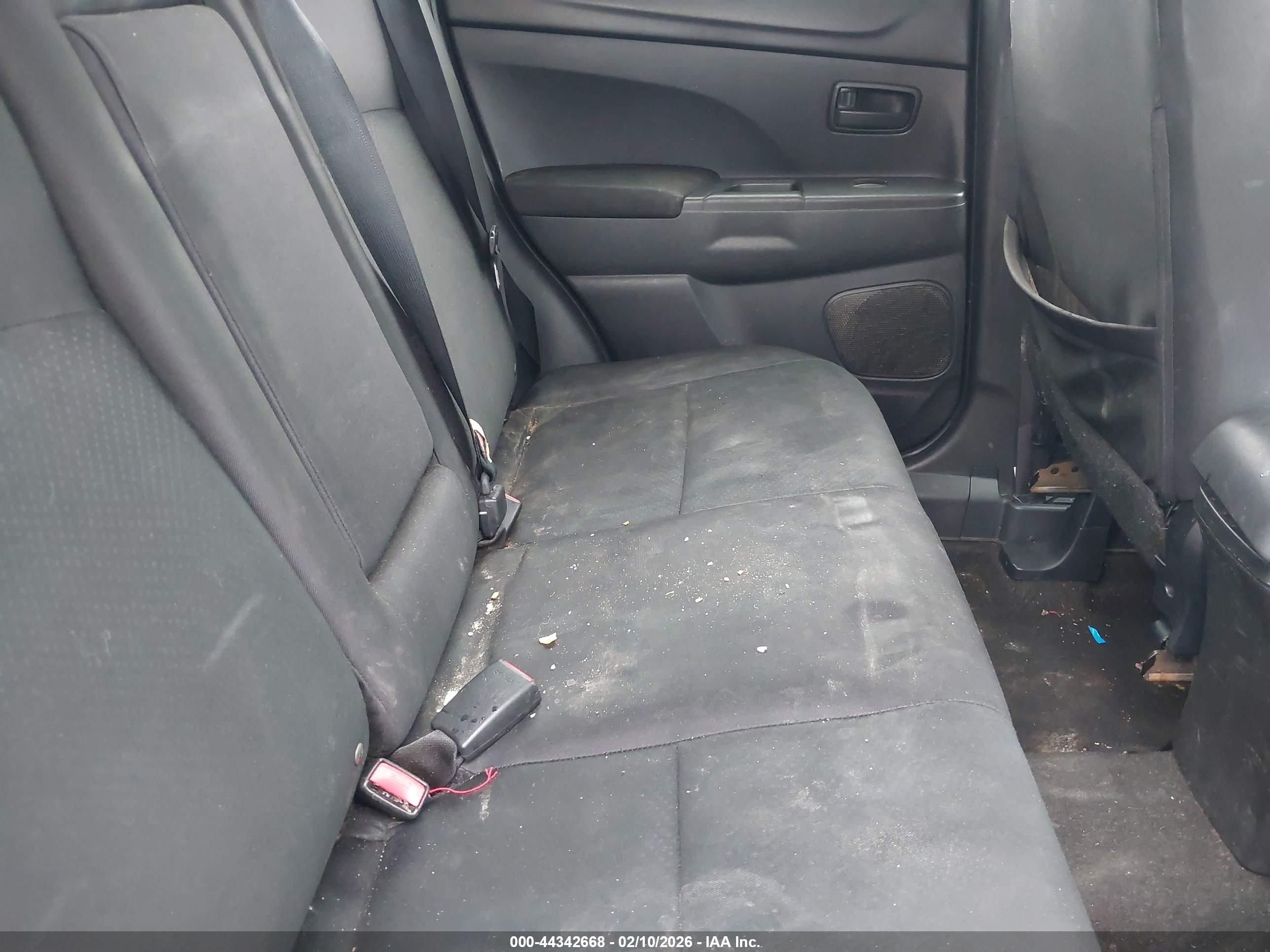 MITSUBISHI OUTLANDER image 8