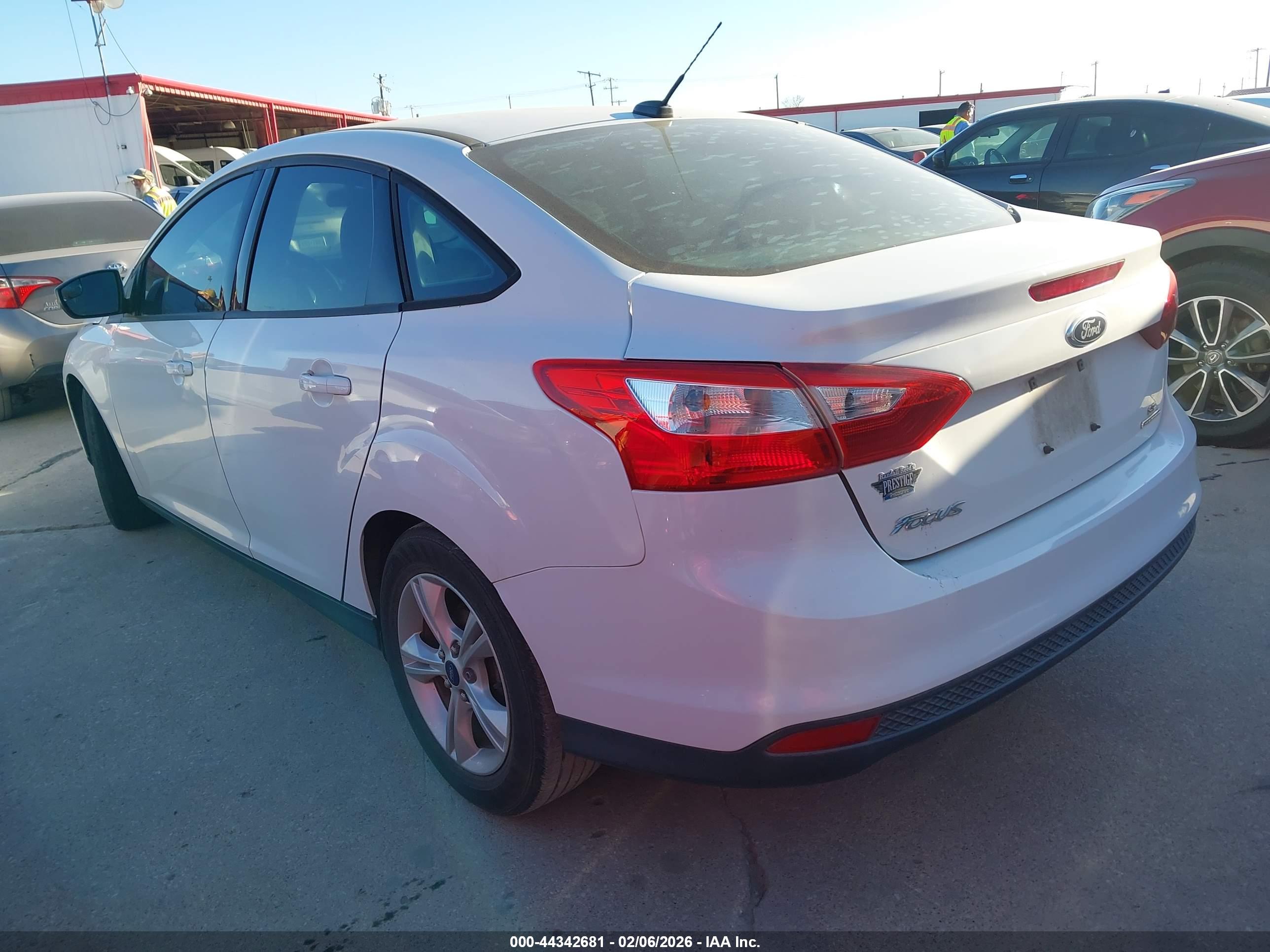 FORD FOCUS image 3