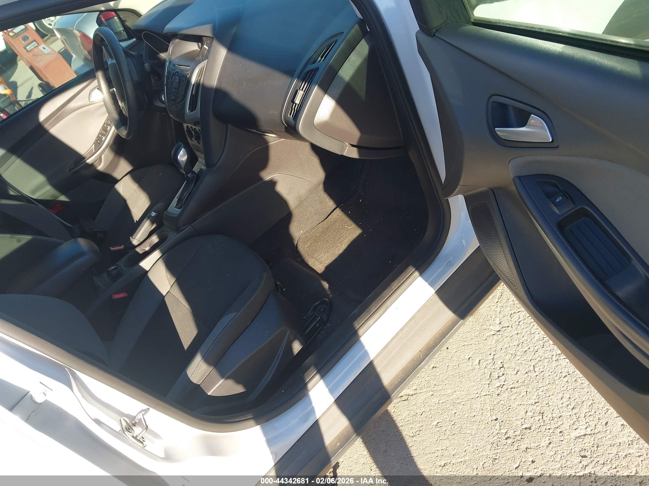 FORD FOCUS image 5