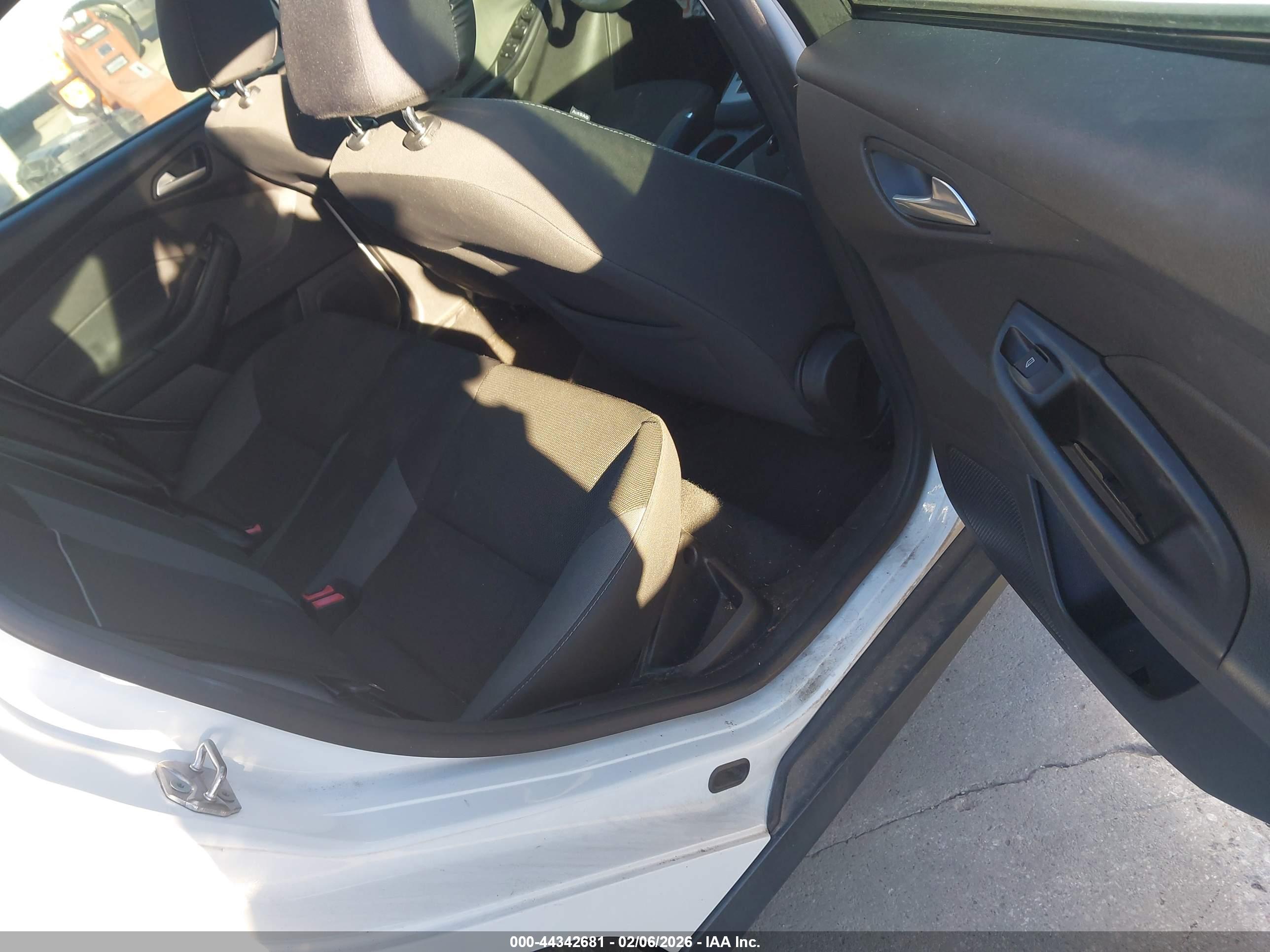 FORD FOCUS image 8