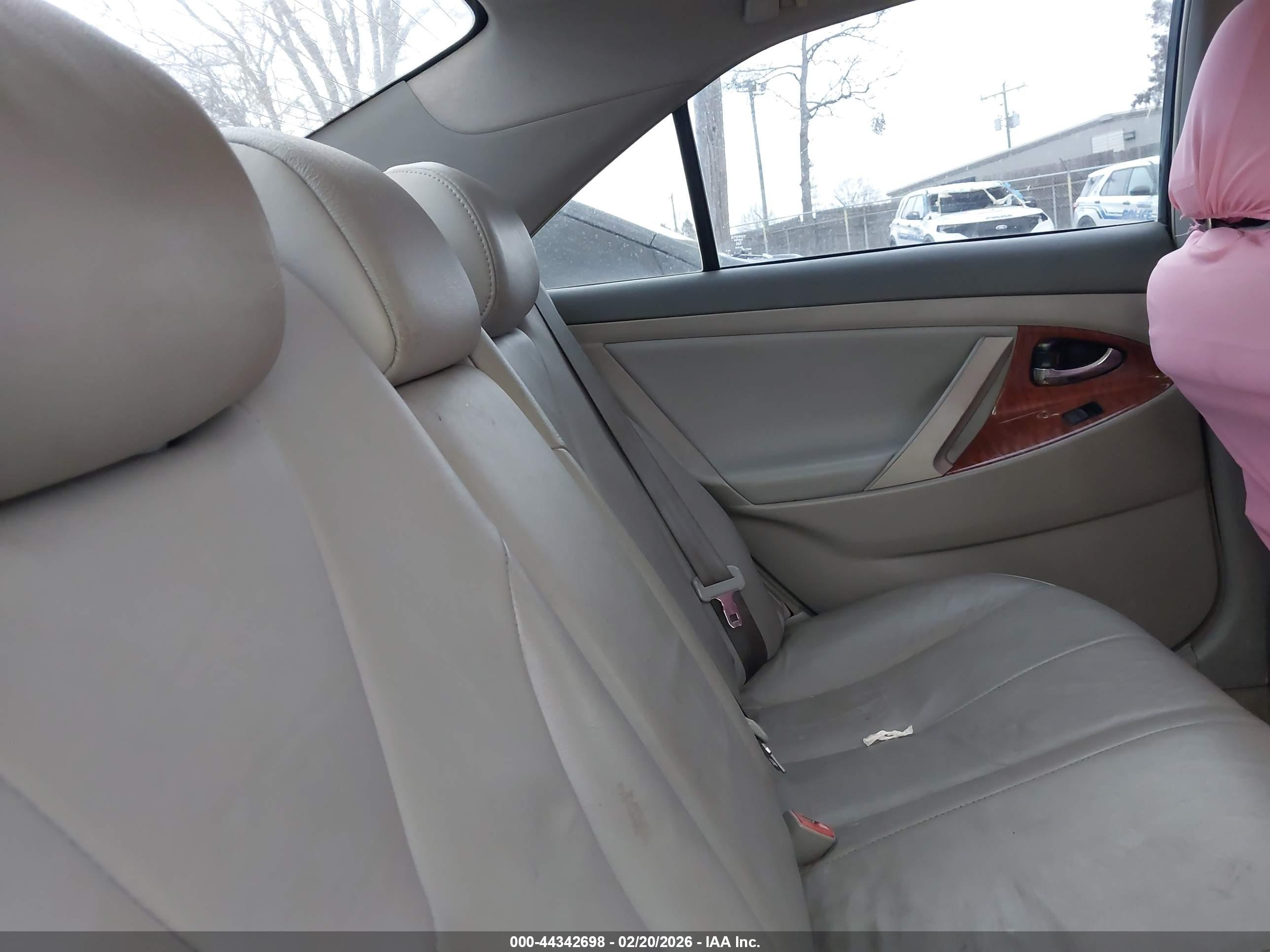 TOYOTA CAMRY image 8