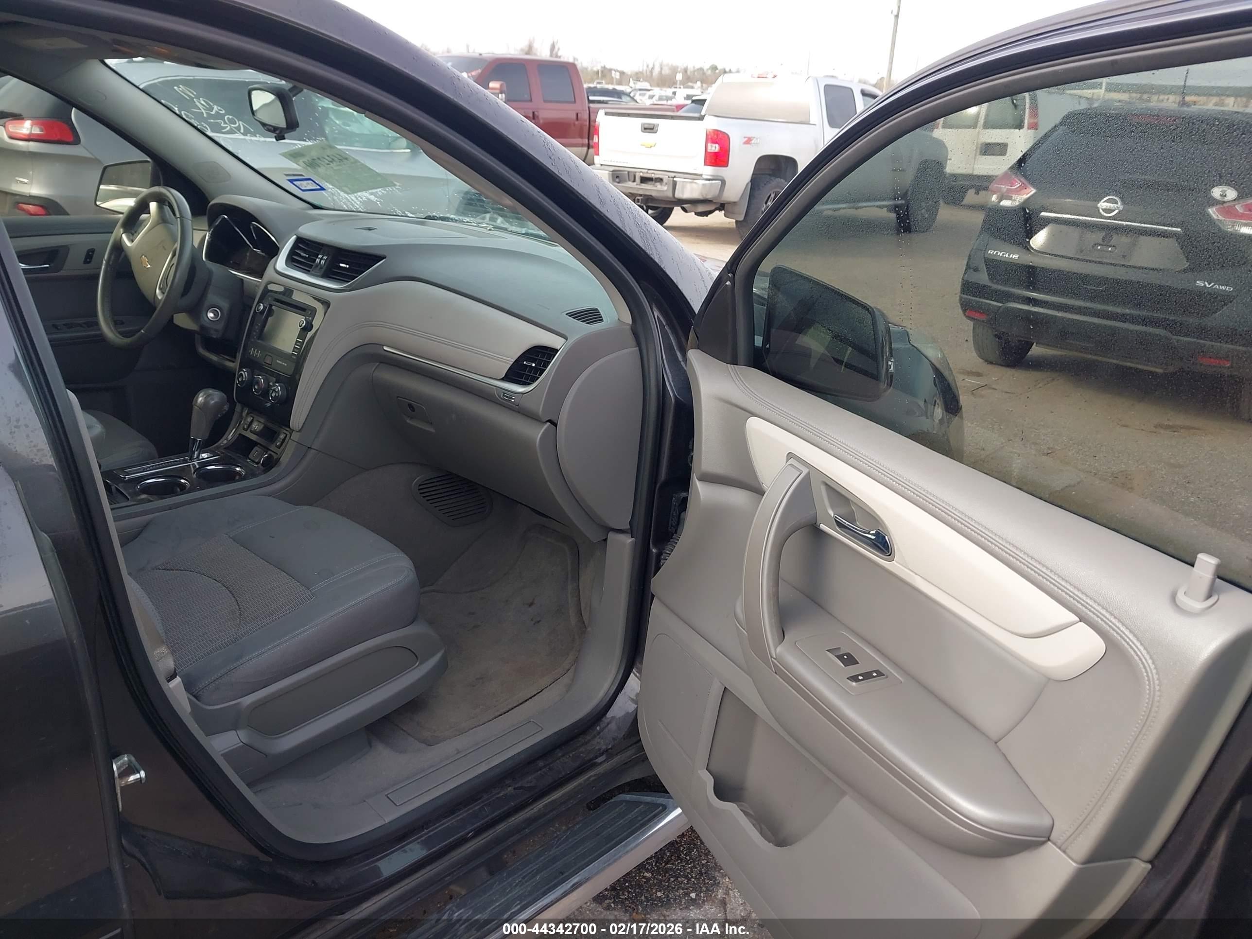 CHEVROLET TRAVERSE image 5