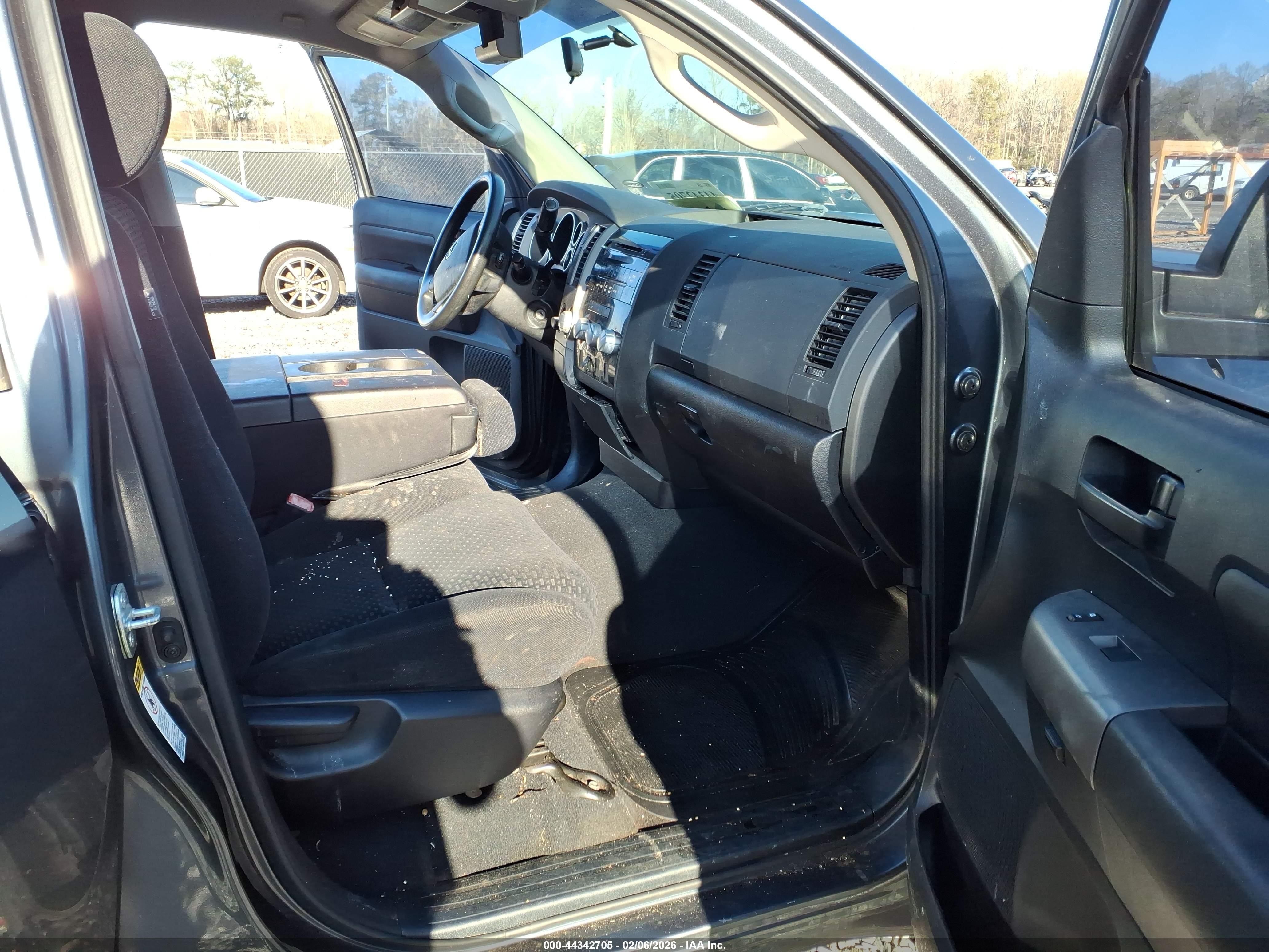 TOYOTA TUNDRA image 5