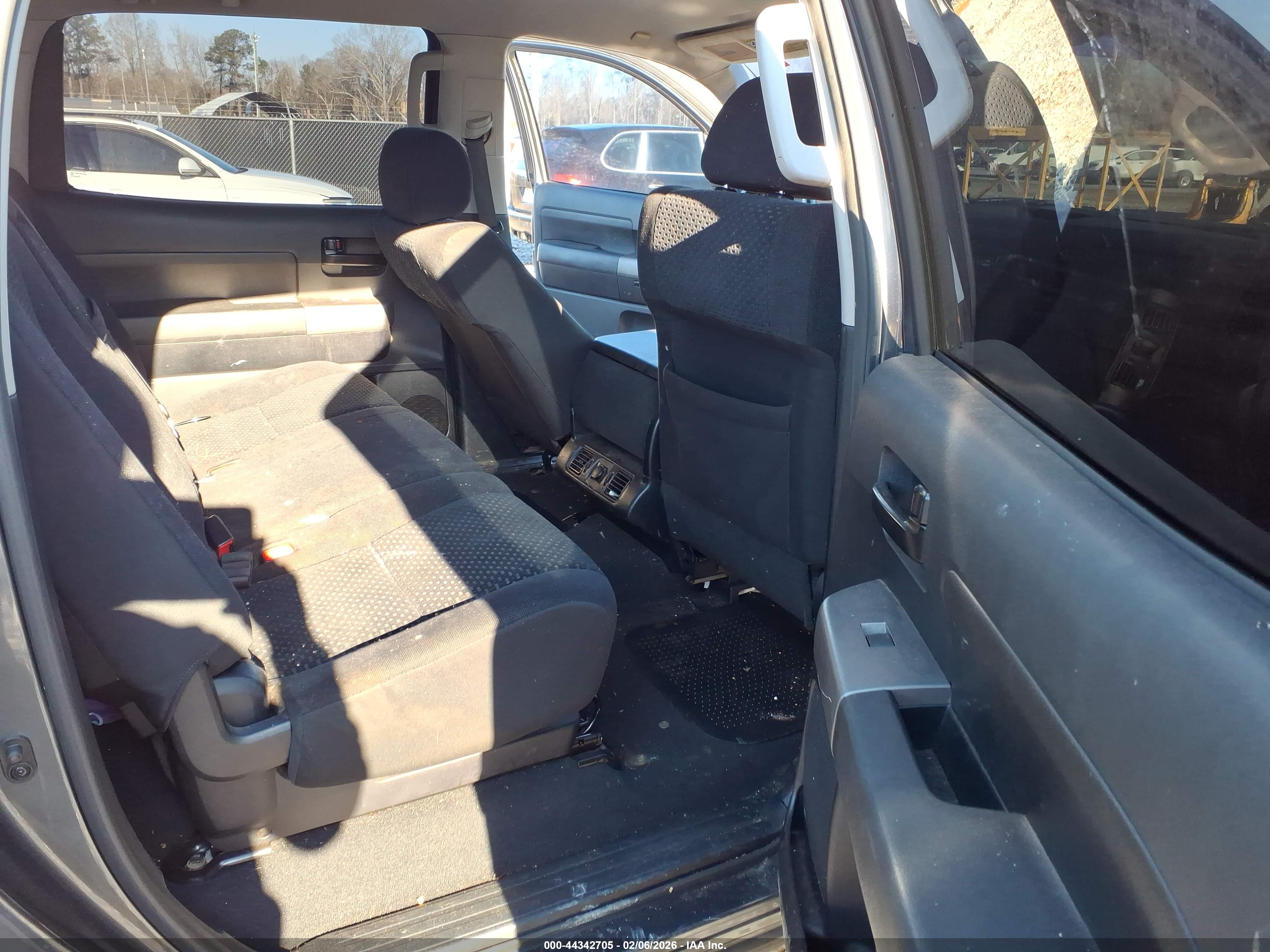 TOYOTA TUNDRA image 8