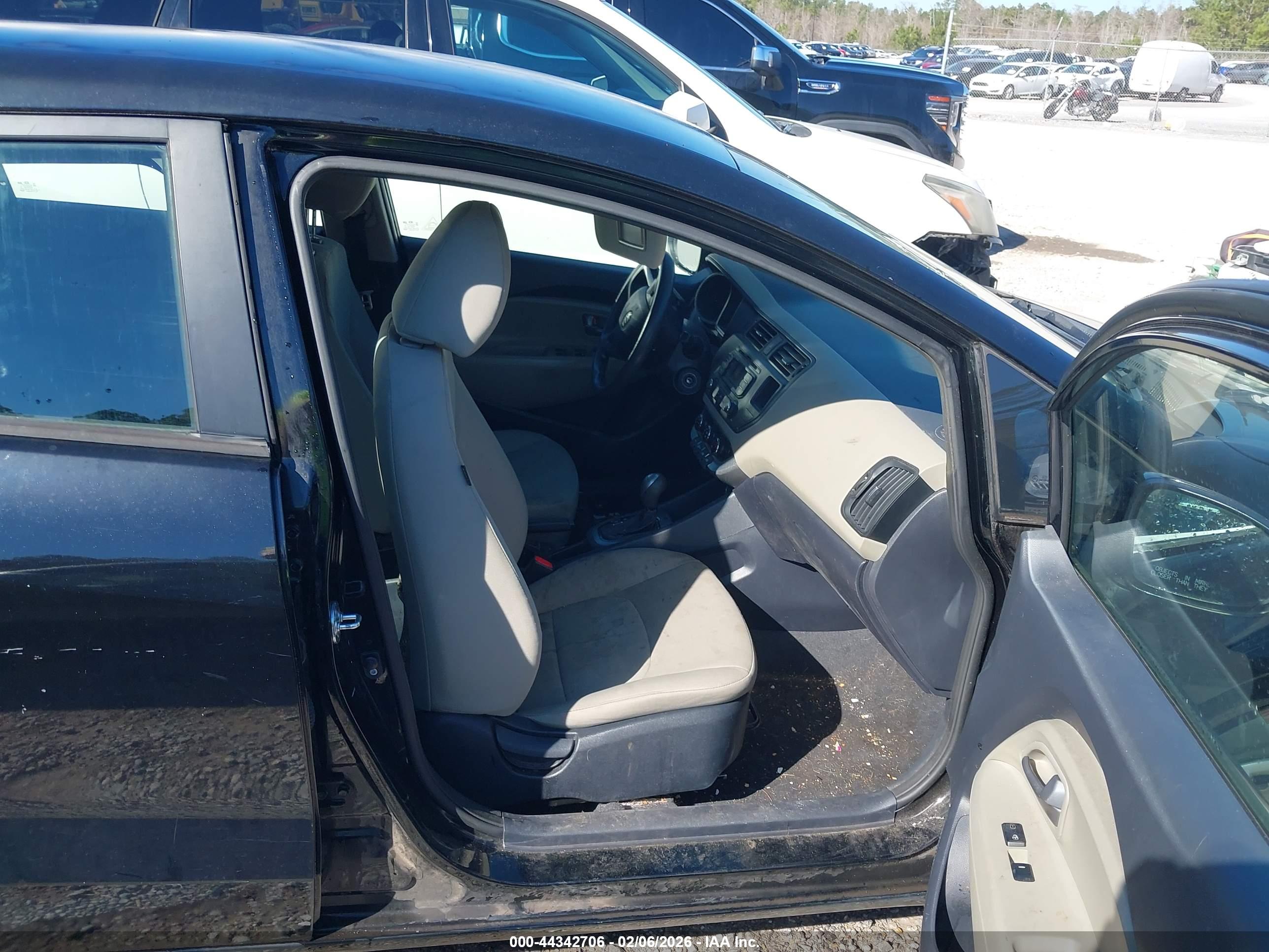 KIA RIO image 5