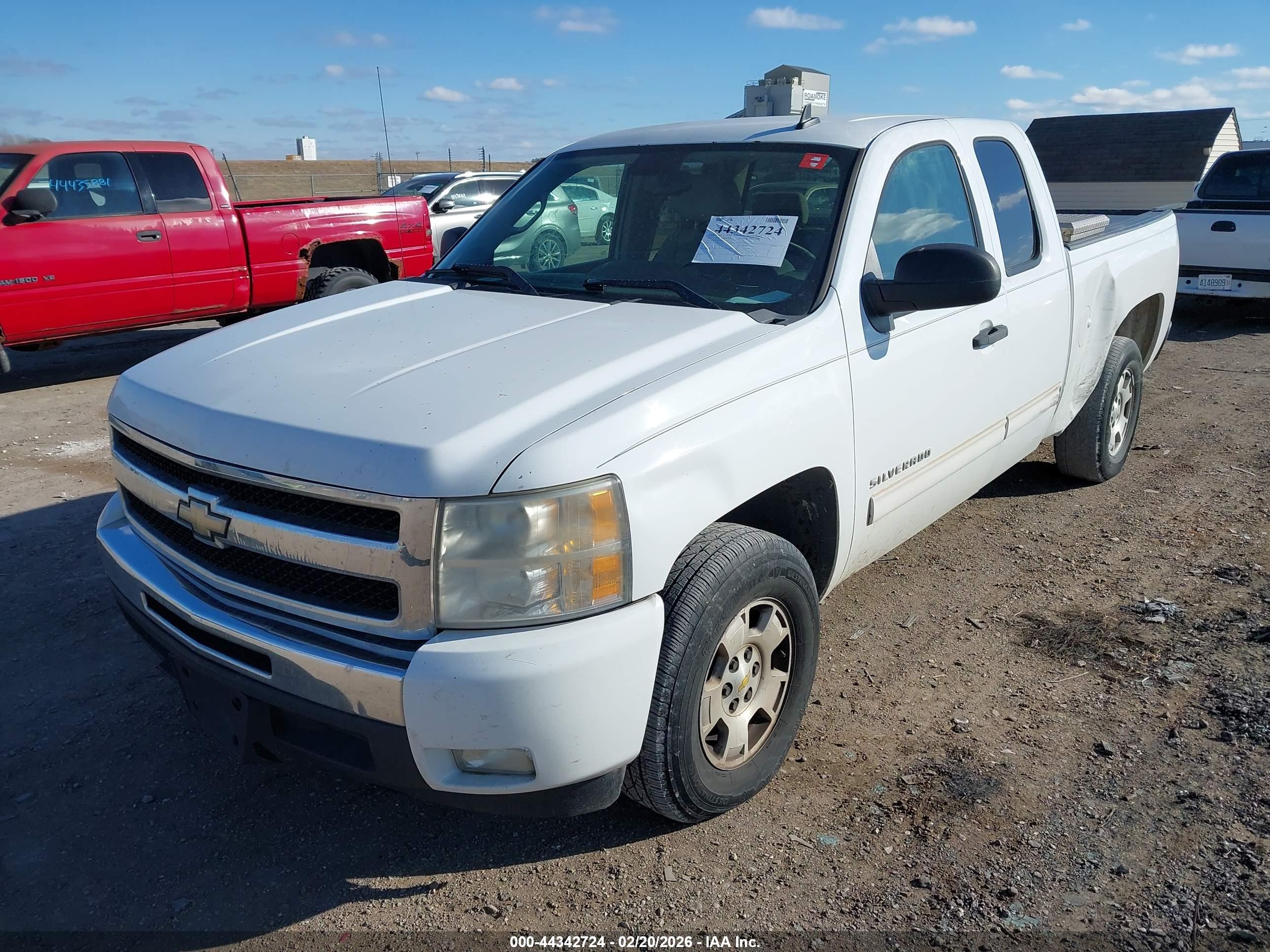 CHEVROLET SILVERADO image 2