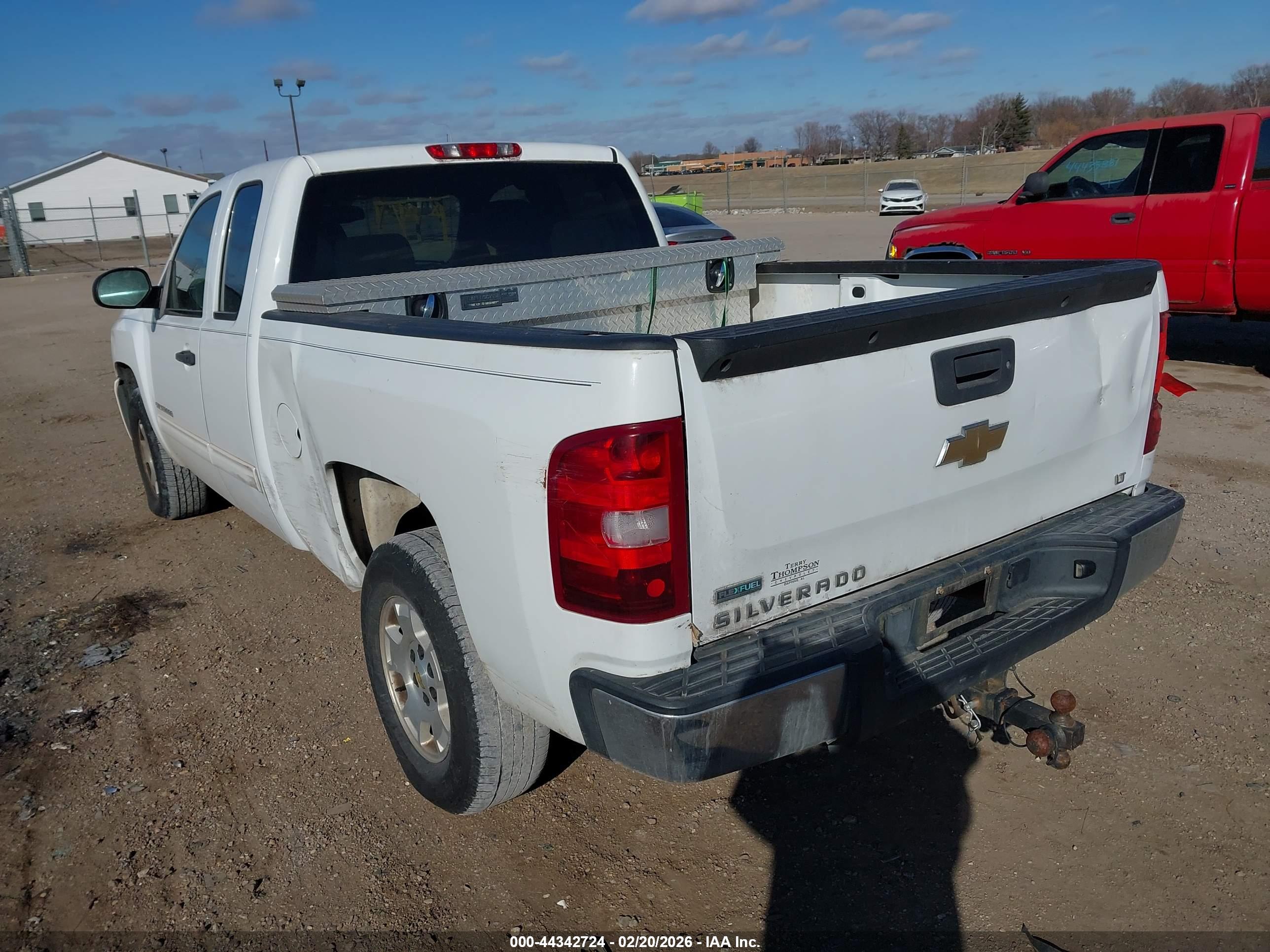 CHEVROLET SILVERADO image 3