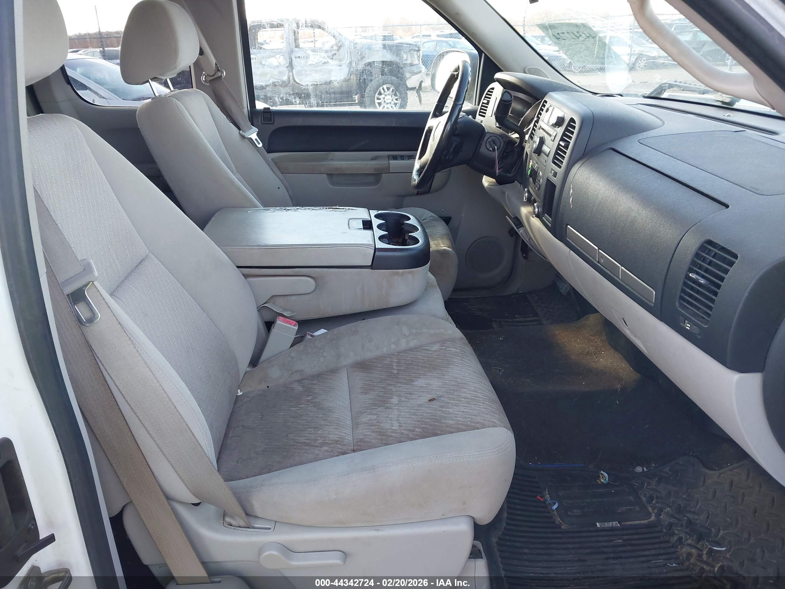 CHEVROLET SILVERADO image 5