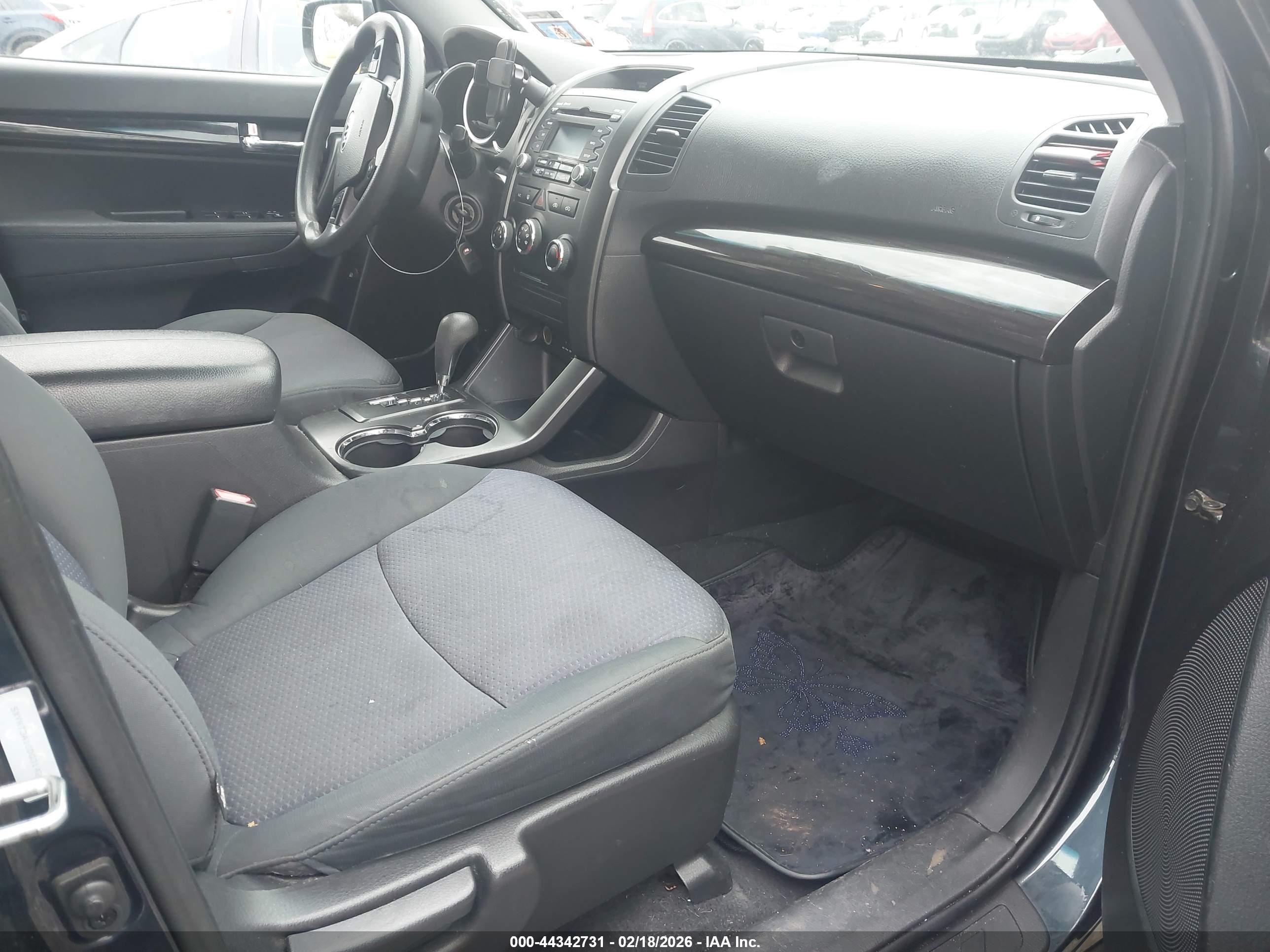 KIA SORENTO image 5