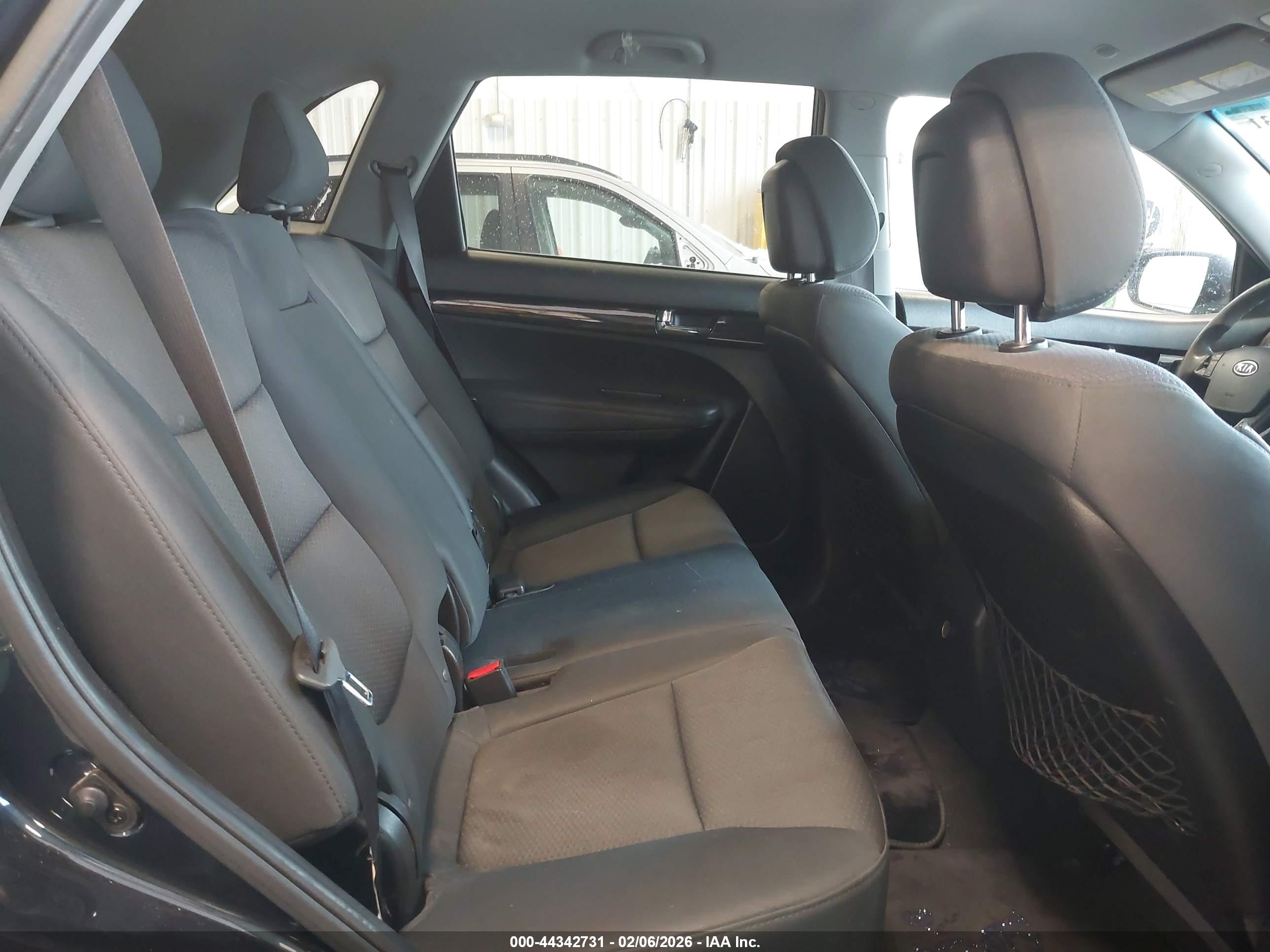 KIA SORENTO image 8