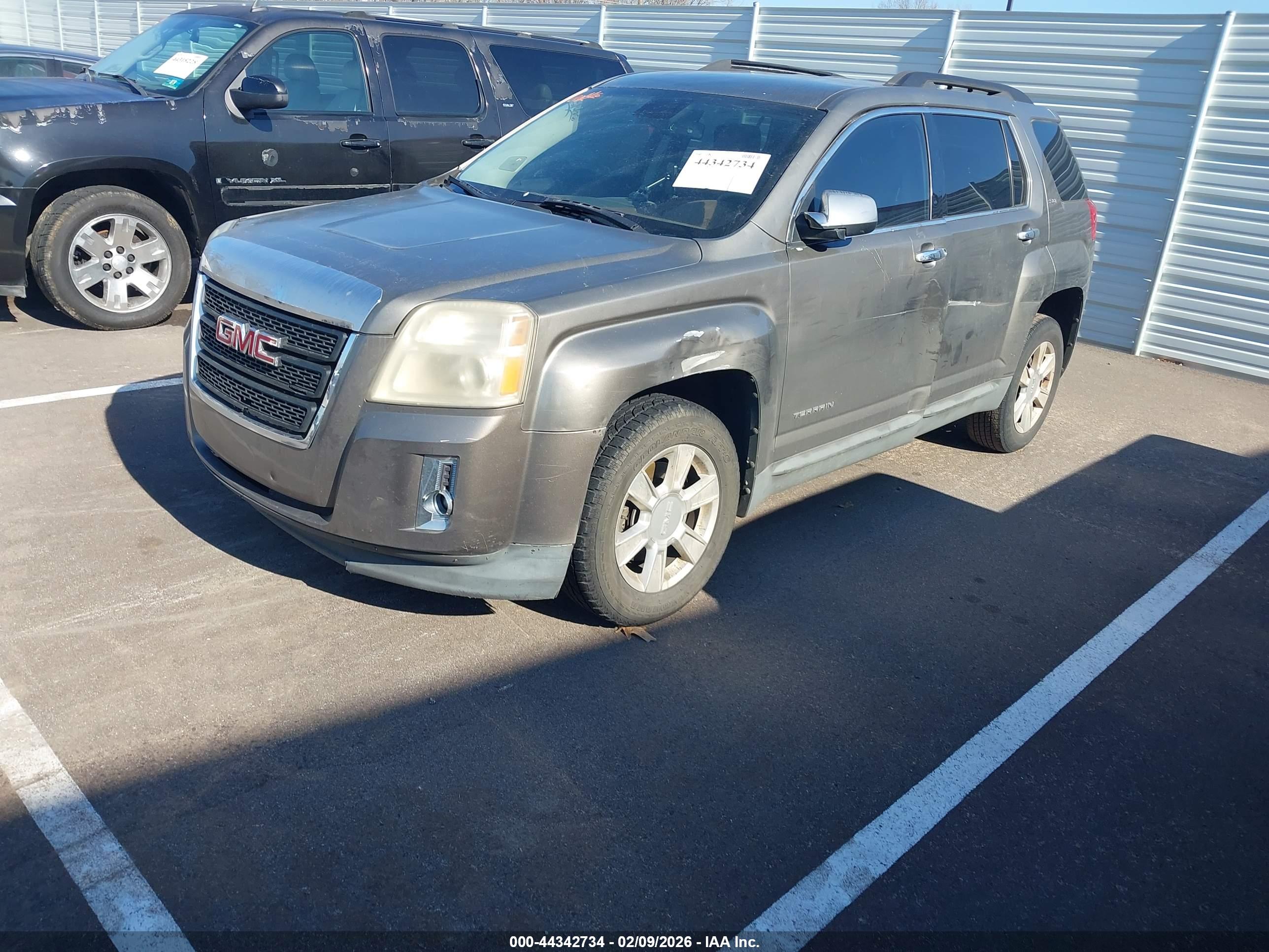 GMC TERRAIN image 2