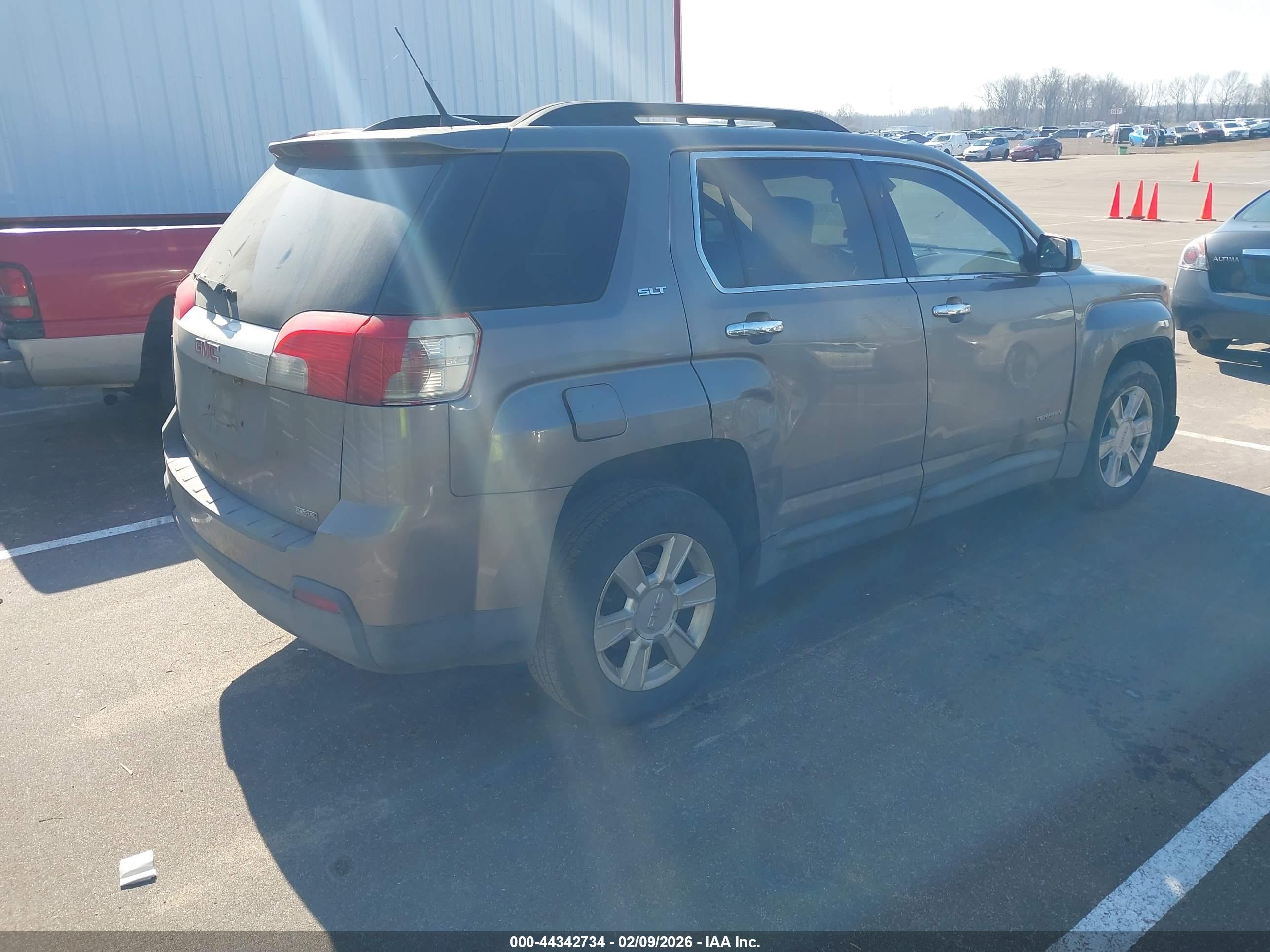 GMC TERRAIN image 4