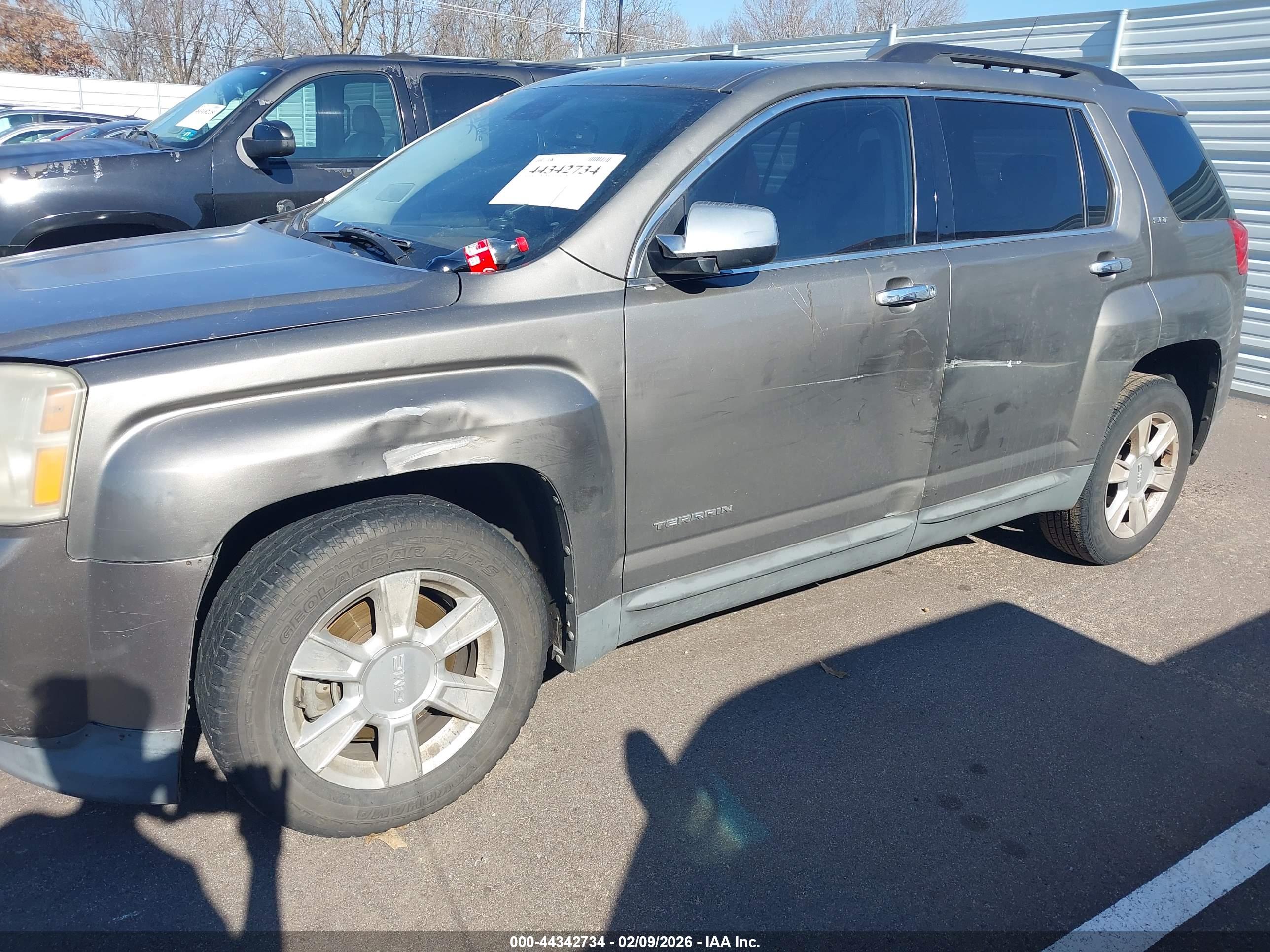 GMC TERRAIN image 6