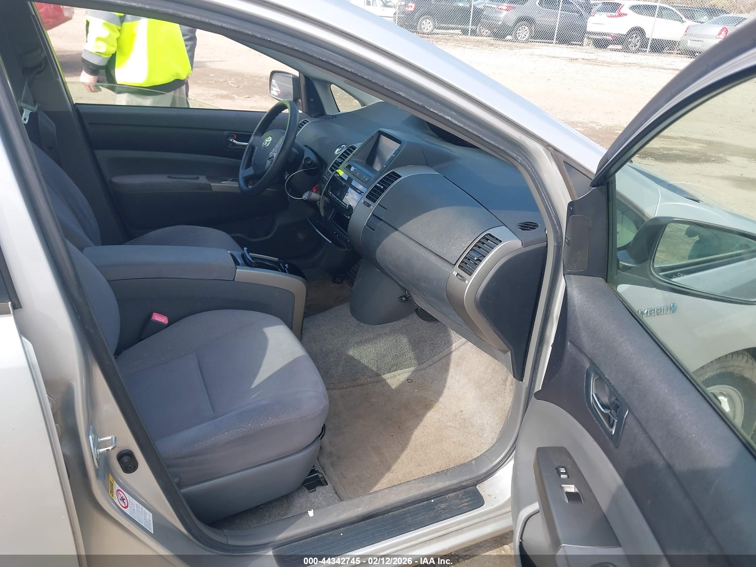 TOYOTA PRIUS image 5