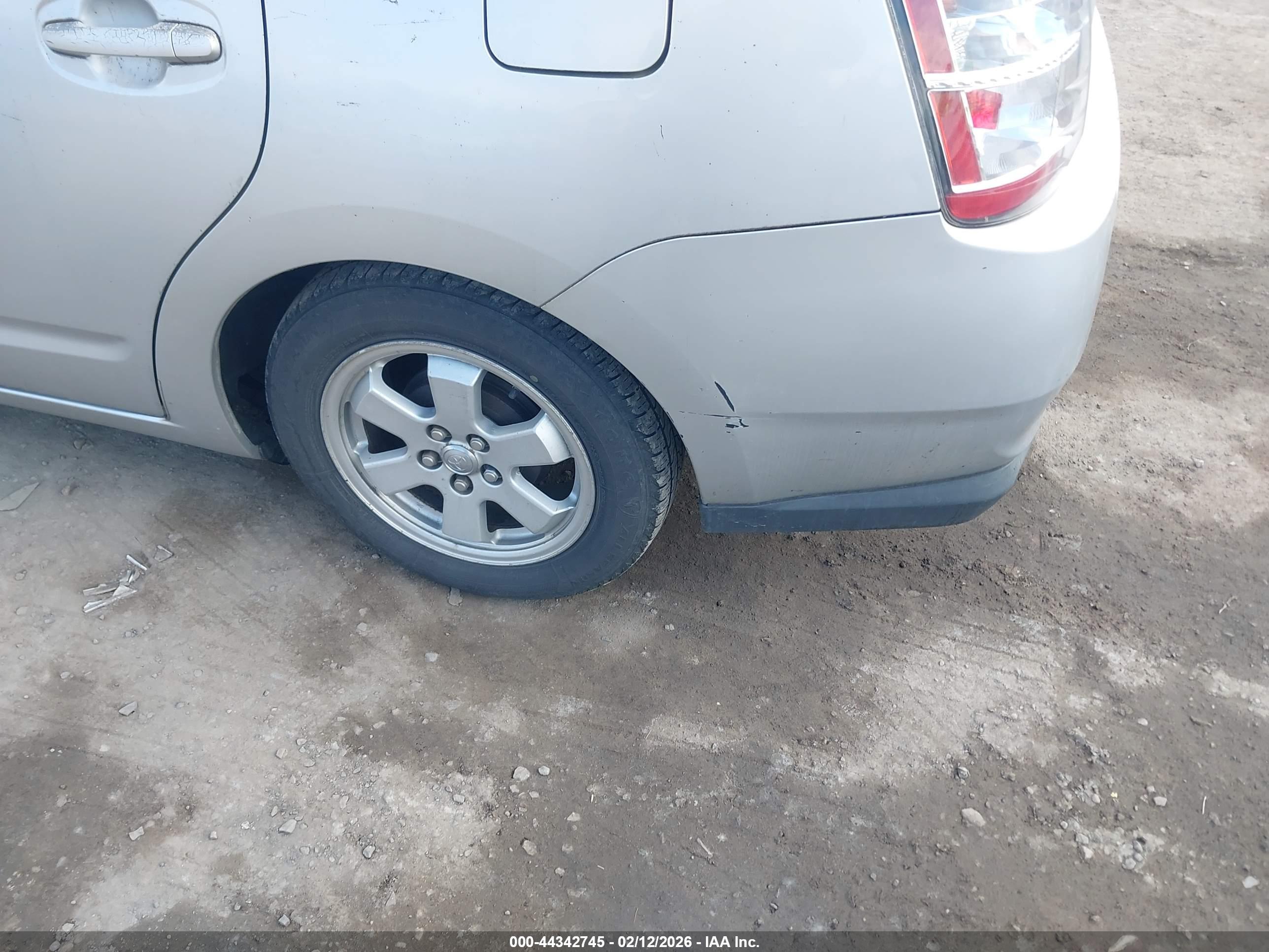 TOYOTA PRIUS image 6