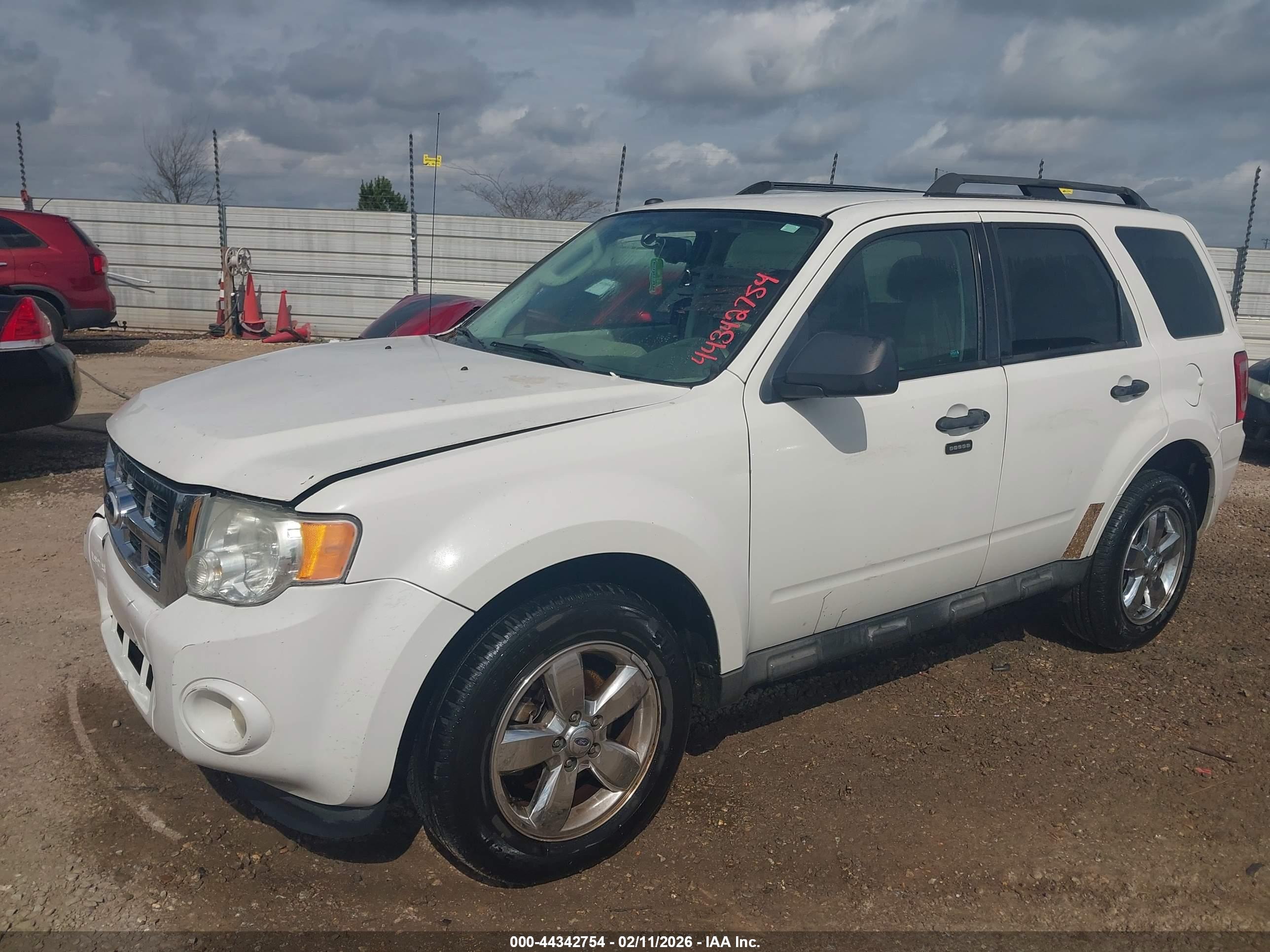 FORD ESCAPE image 2