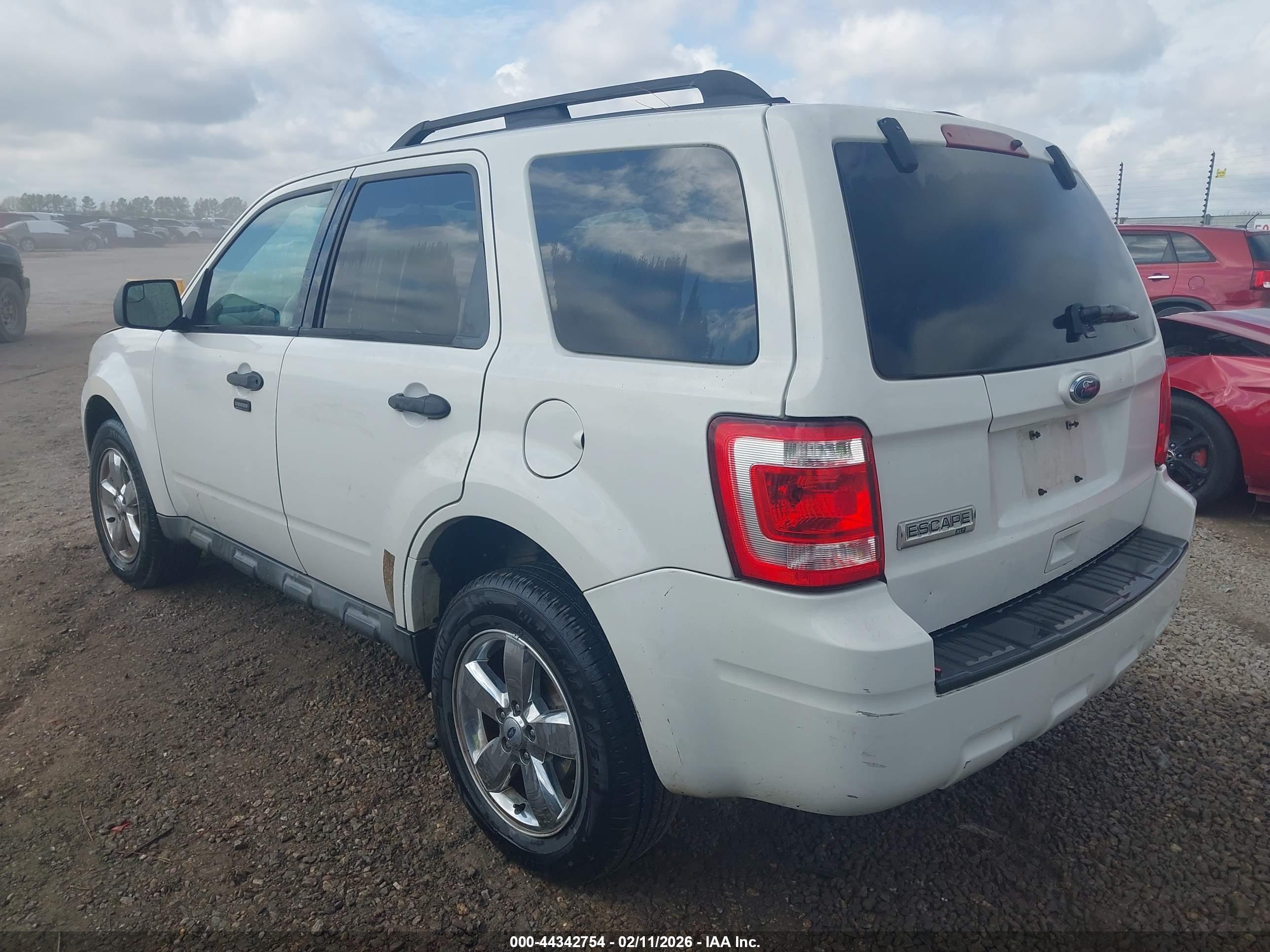 FORD ESCAPE image 3