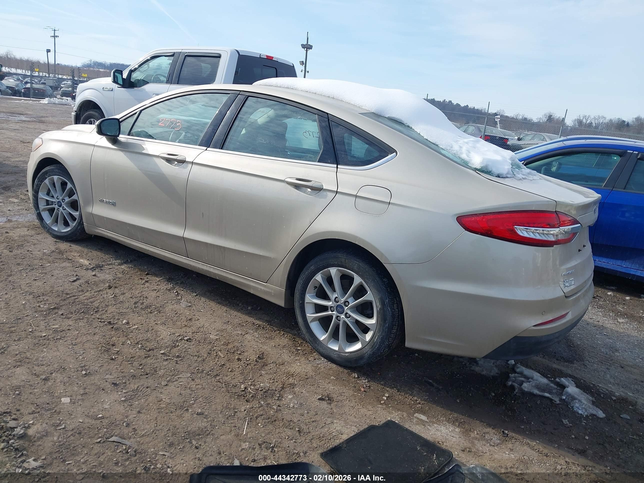 FORD FUSION image 3