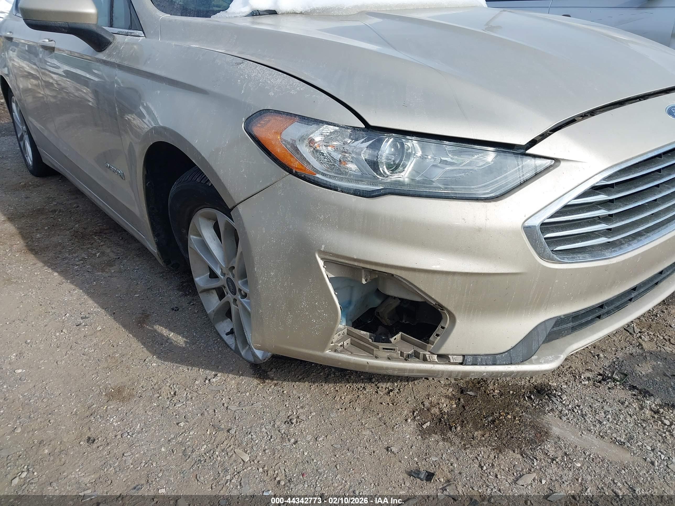 FORD FUSION image 6