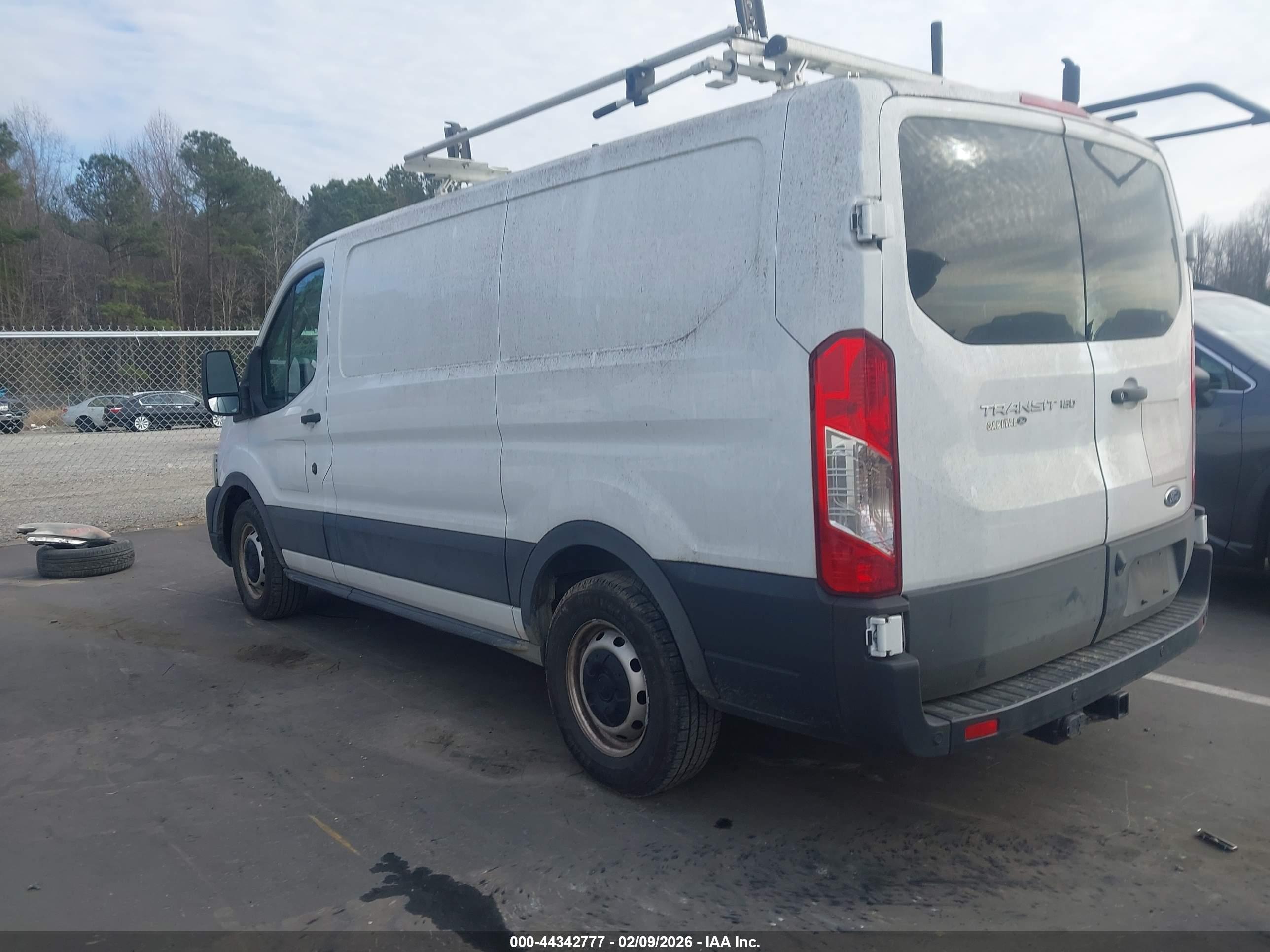 FORD TRANSIT-150 image 3