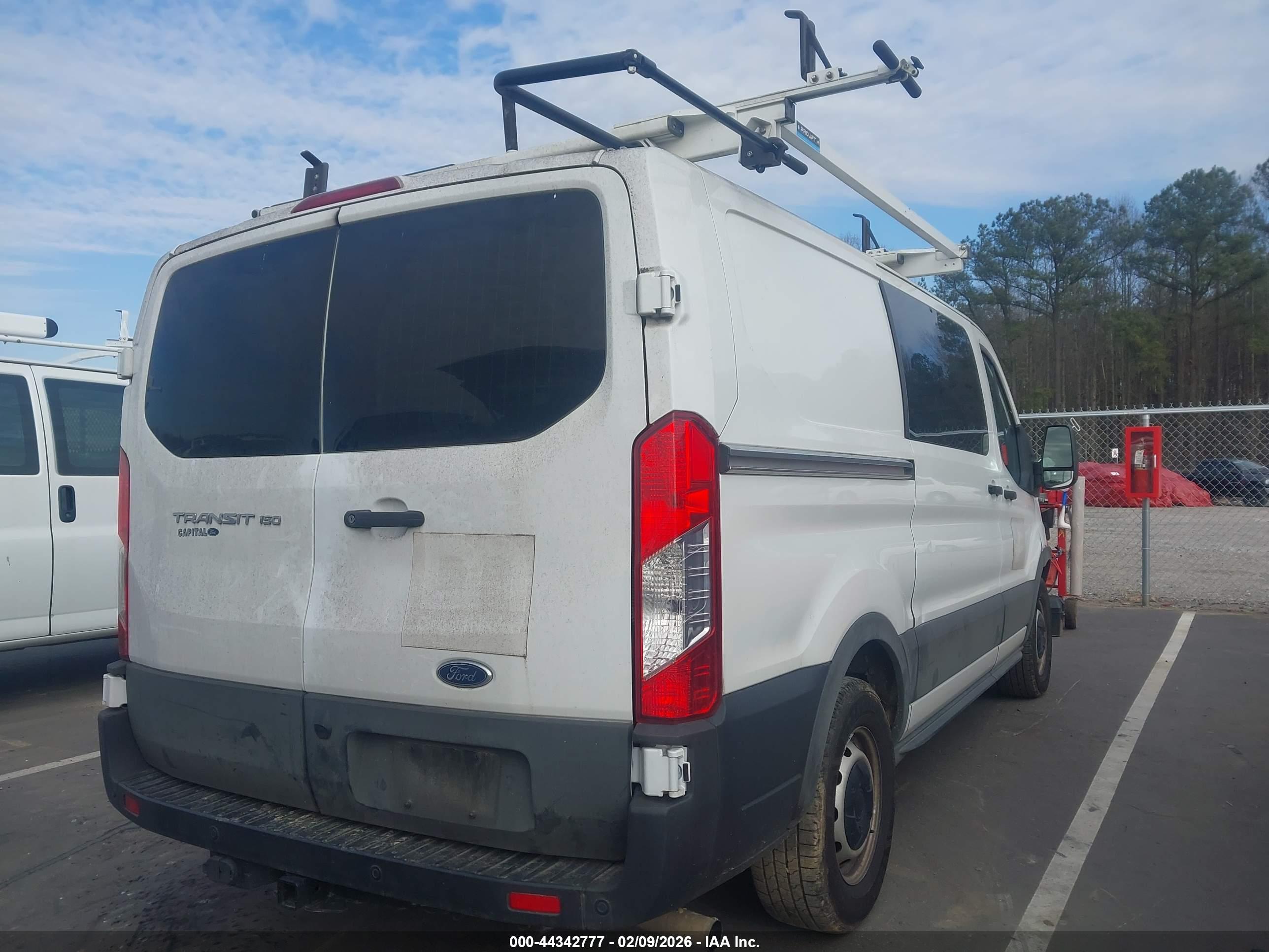 FORD TRANSIT-150 image 4