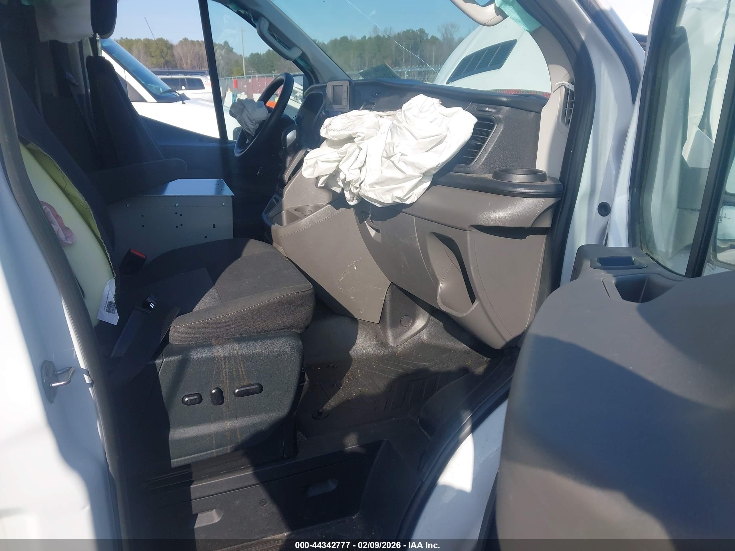 FORD TRANSIT-150 image 5
