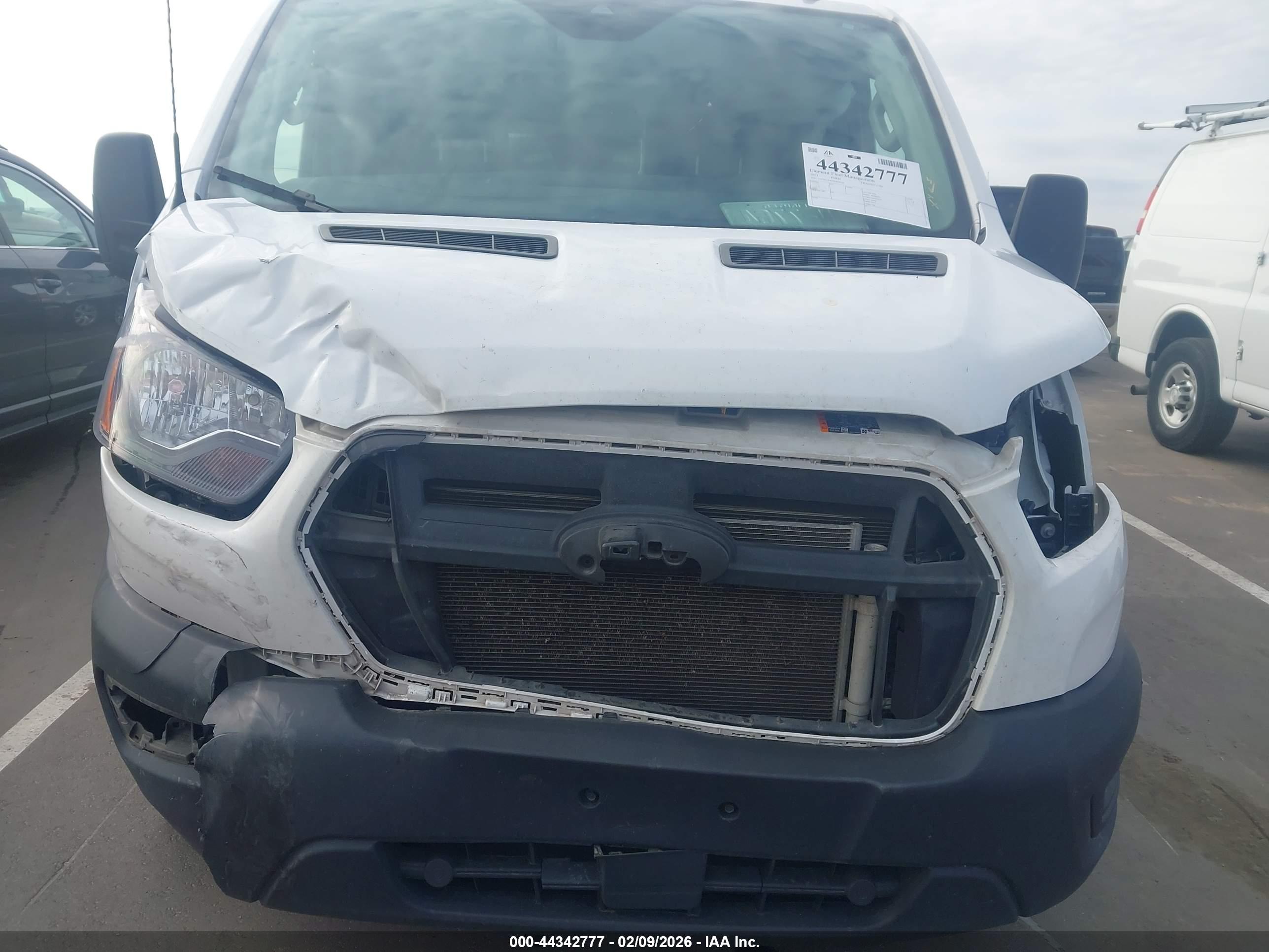 FORD TRANSIT-150 image 6