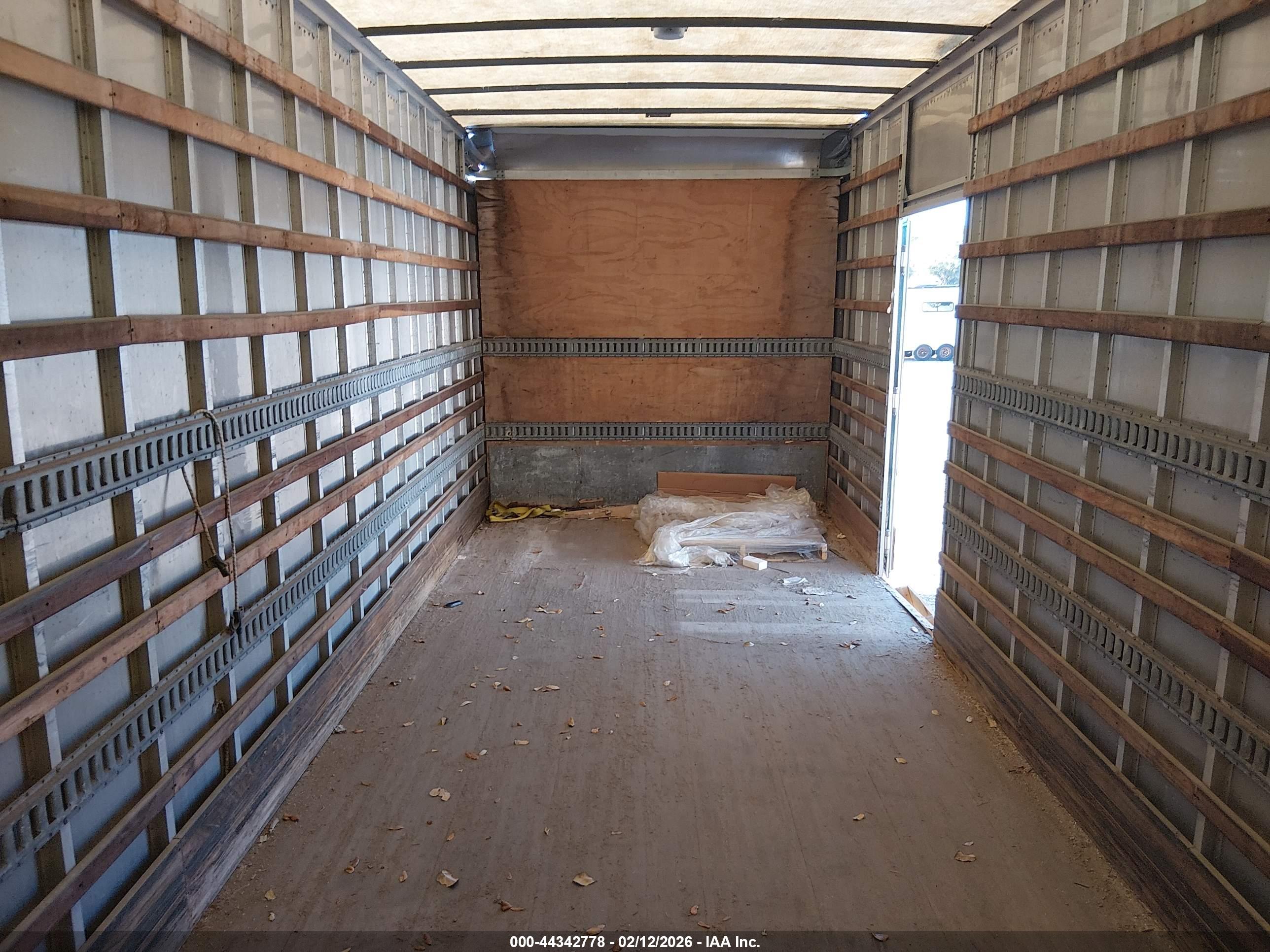 FREIGHTLINER M2 image 7