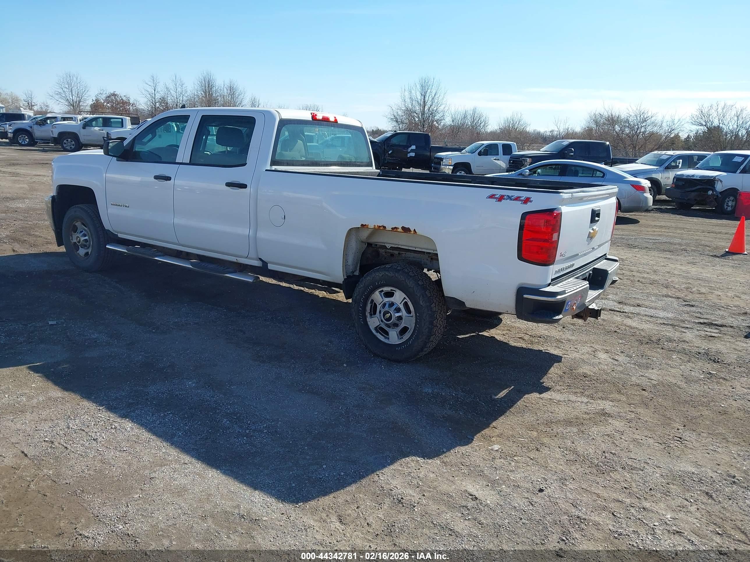 CHEVROLET SILVERADO image 3
