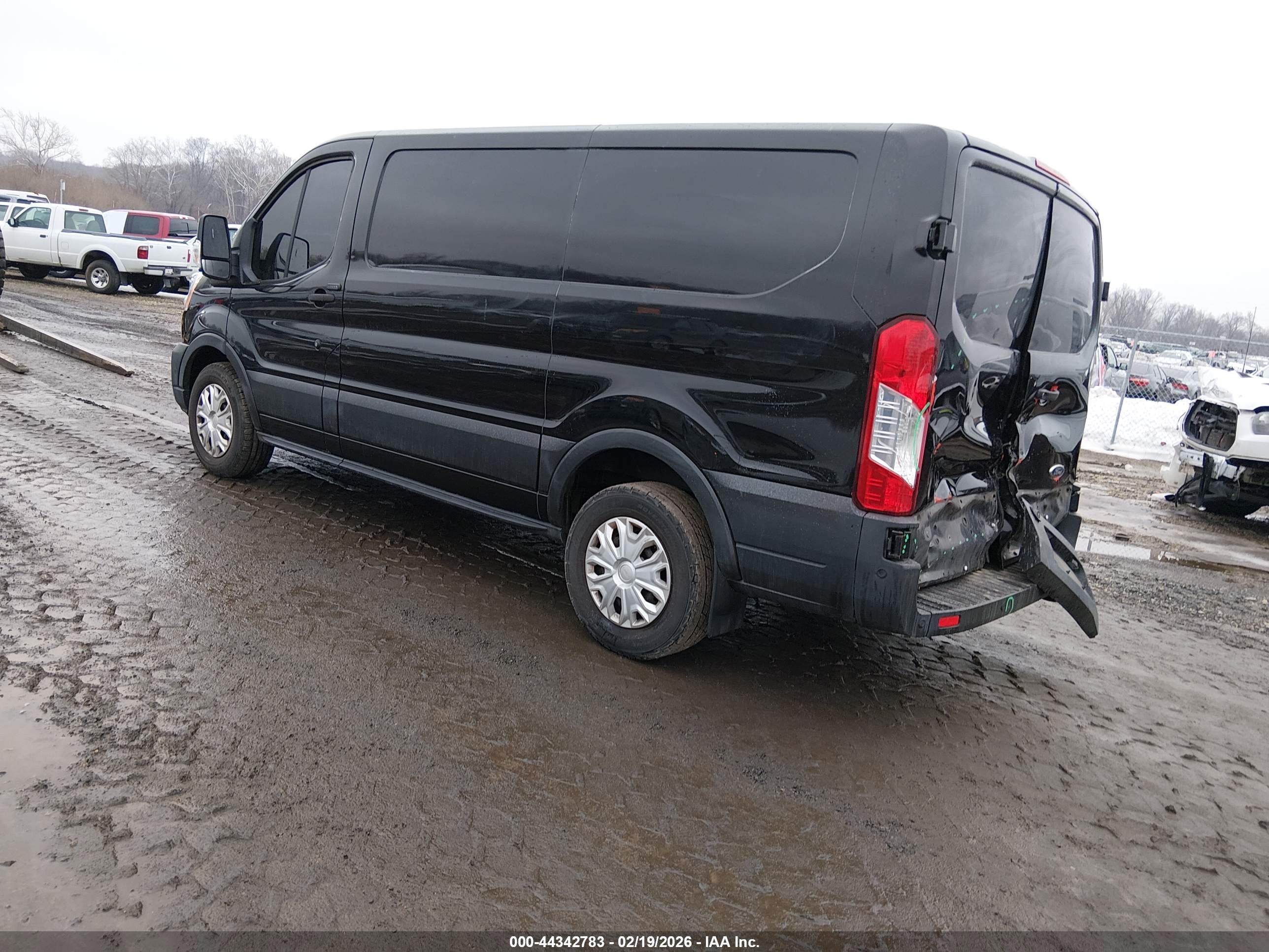 FORD TRANSIT-150 image 3
