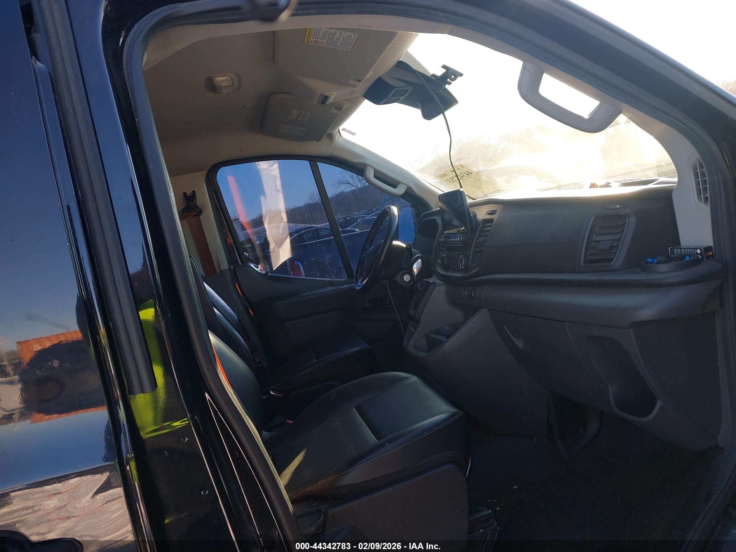 FORD TRANSIT-150 image 5