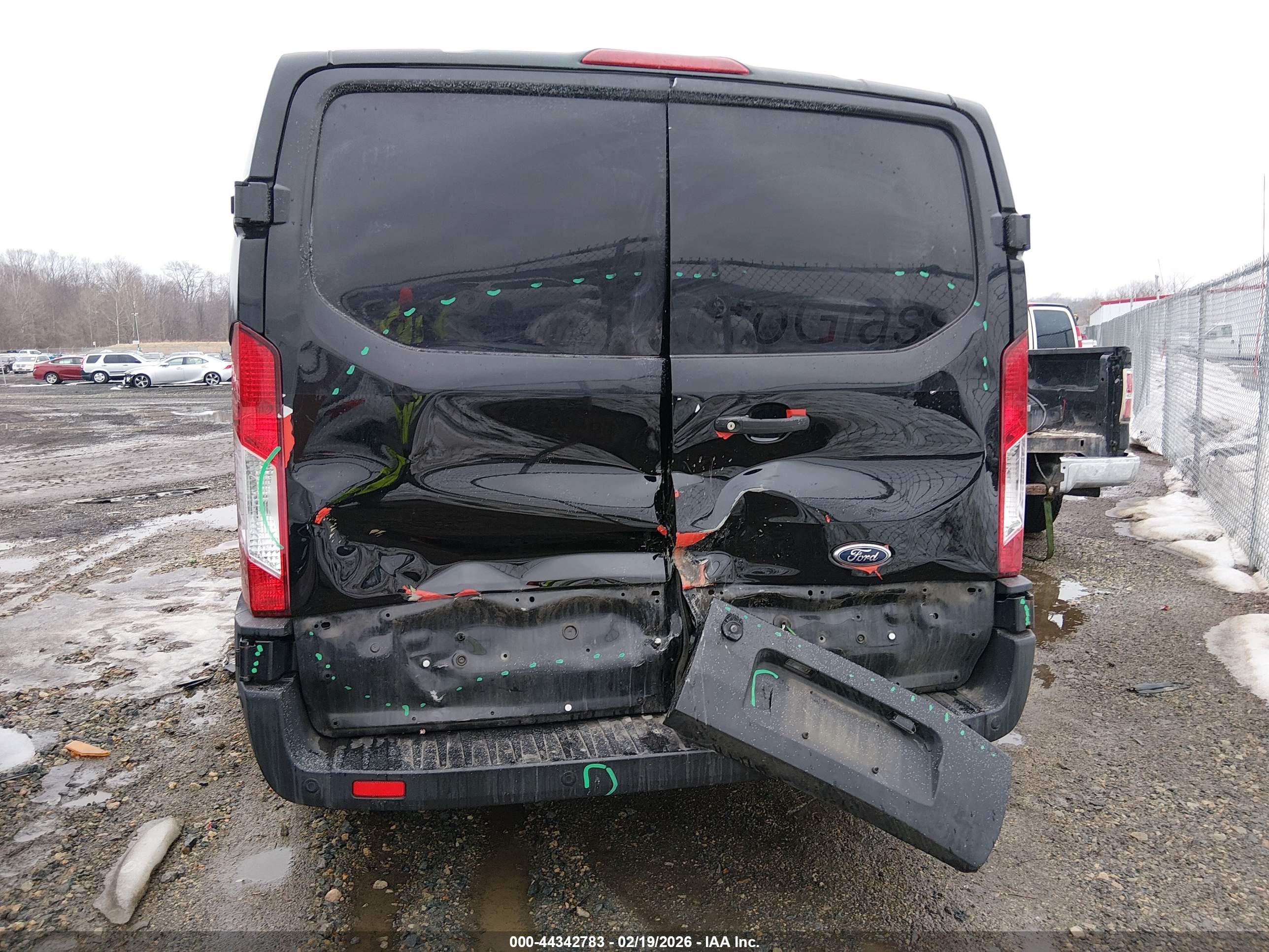 FORD TRANSIT-150 image 6