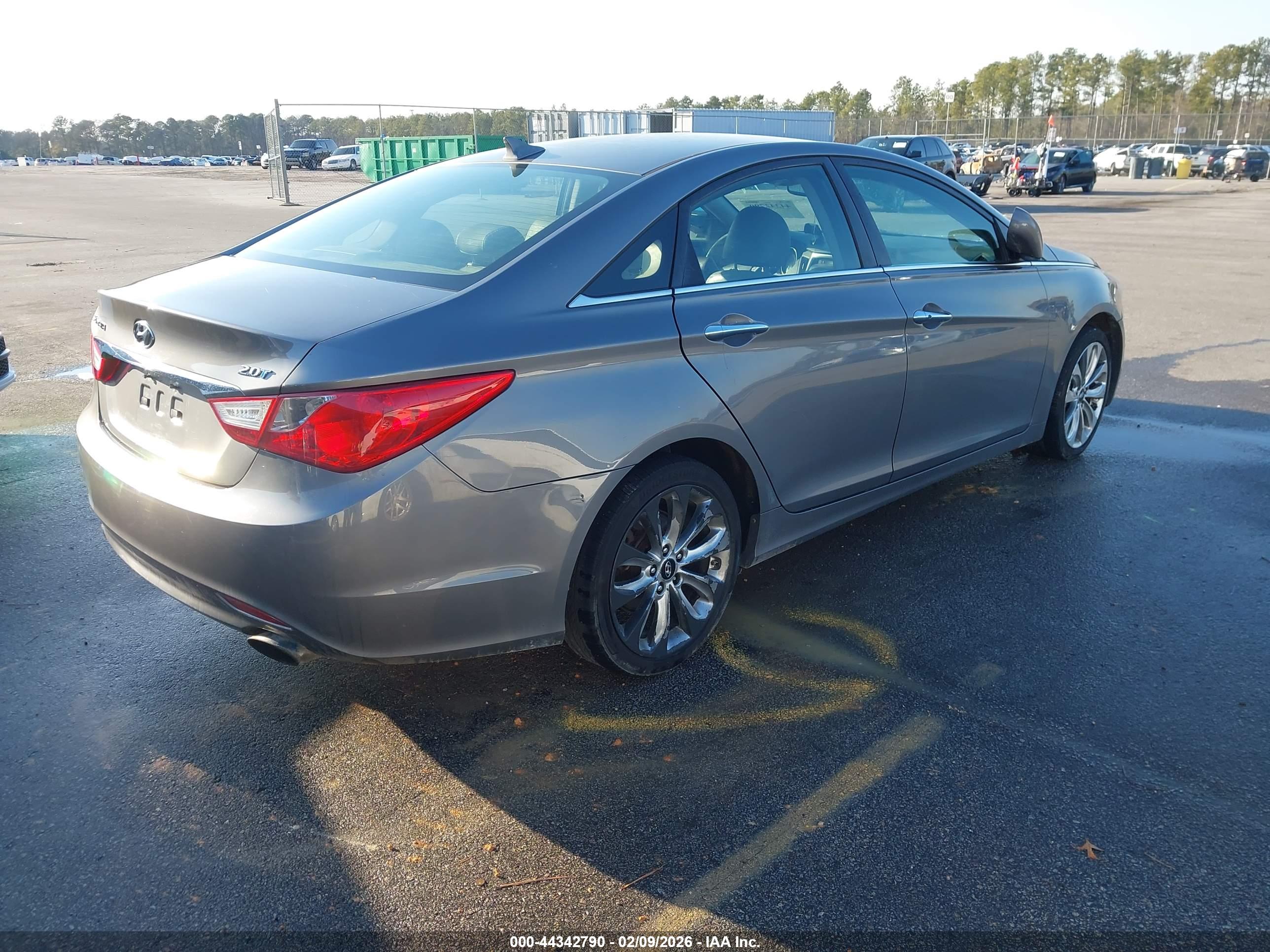 HYUNDAI SONATA image 4