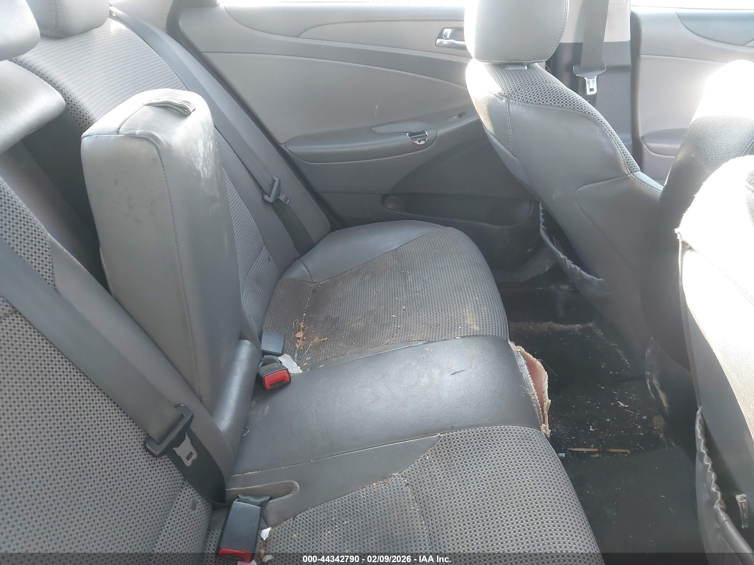 HYUNDAI SONATA image 8