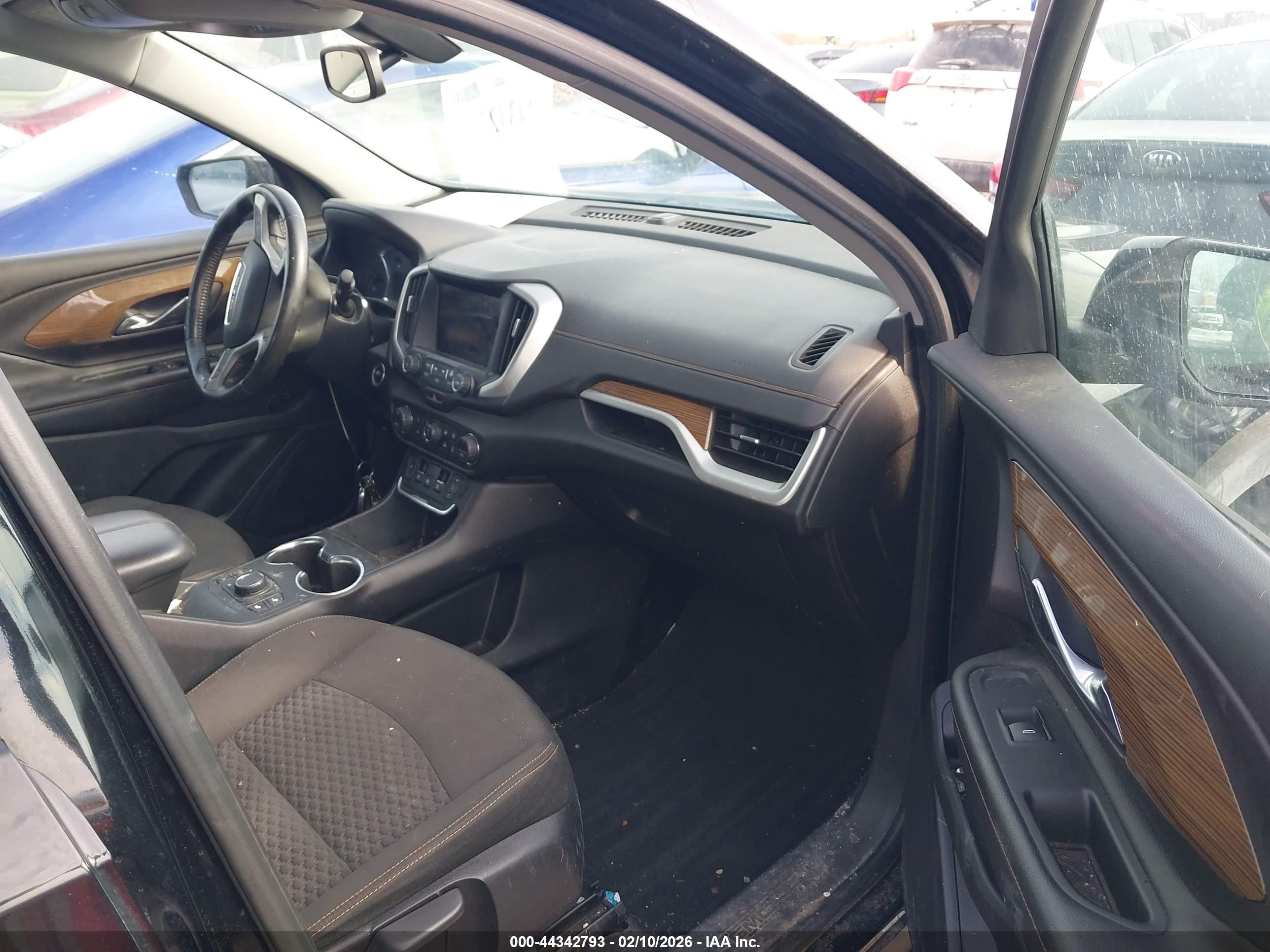GMC TERRAIN image 5