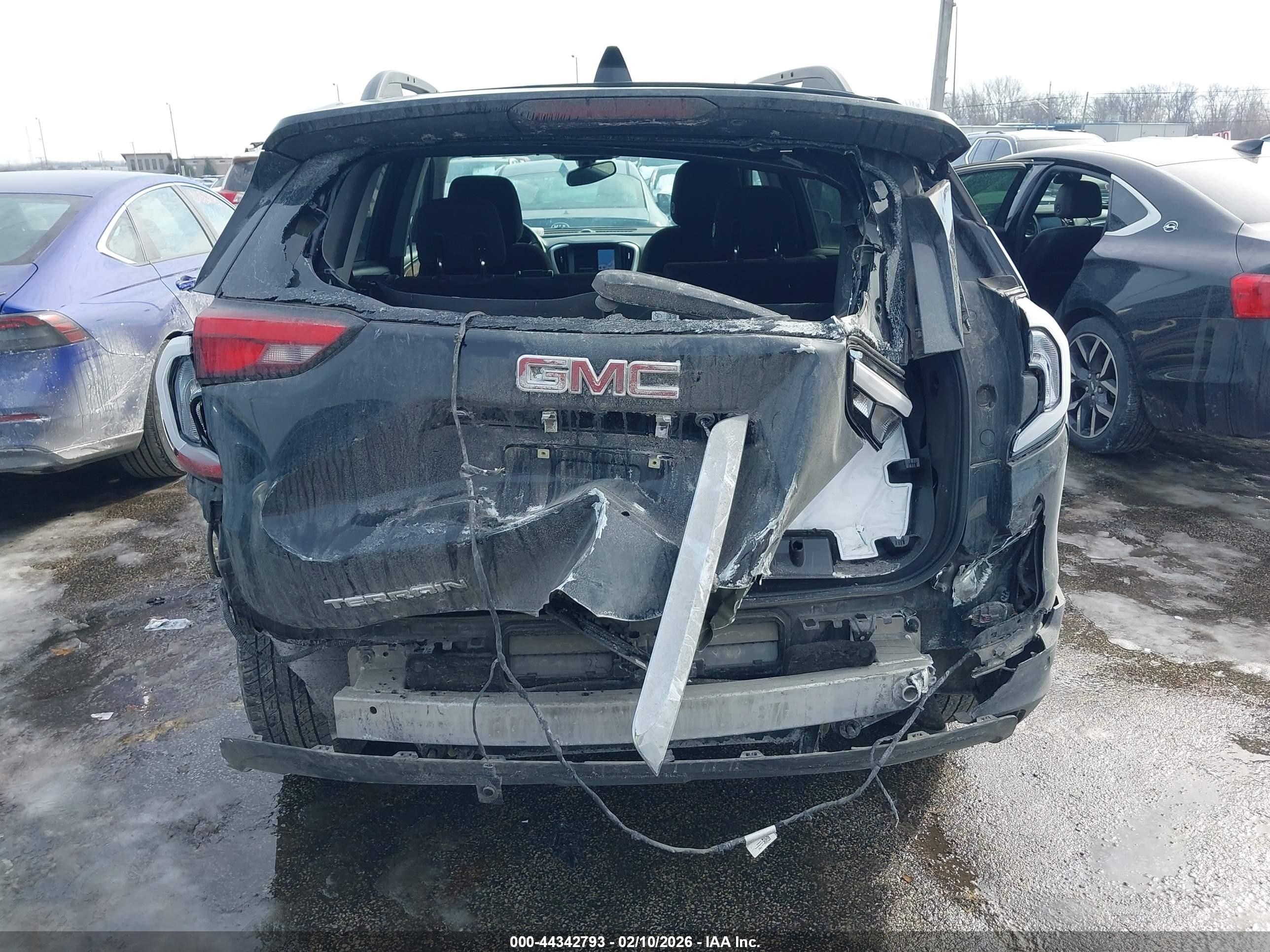 GMC TERRAIN image 6