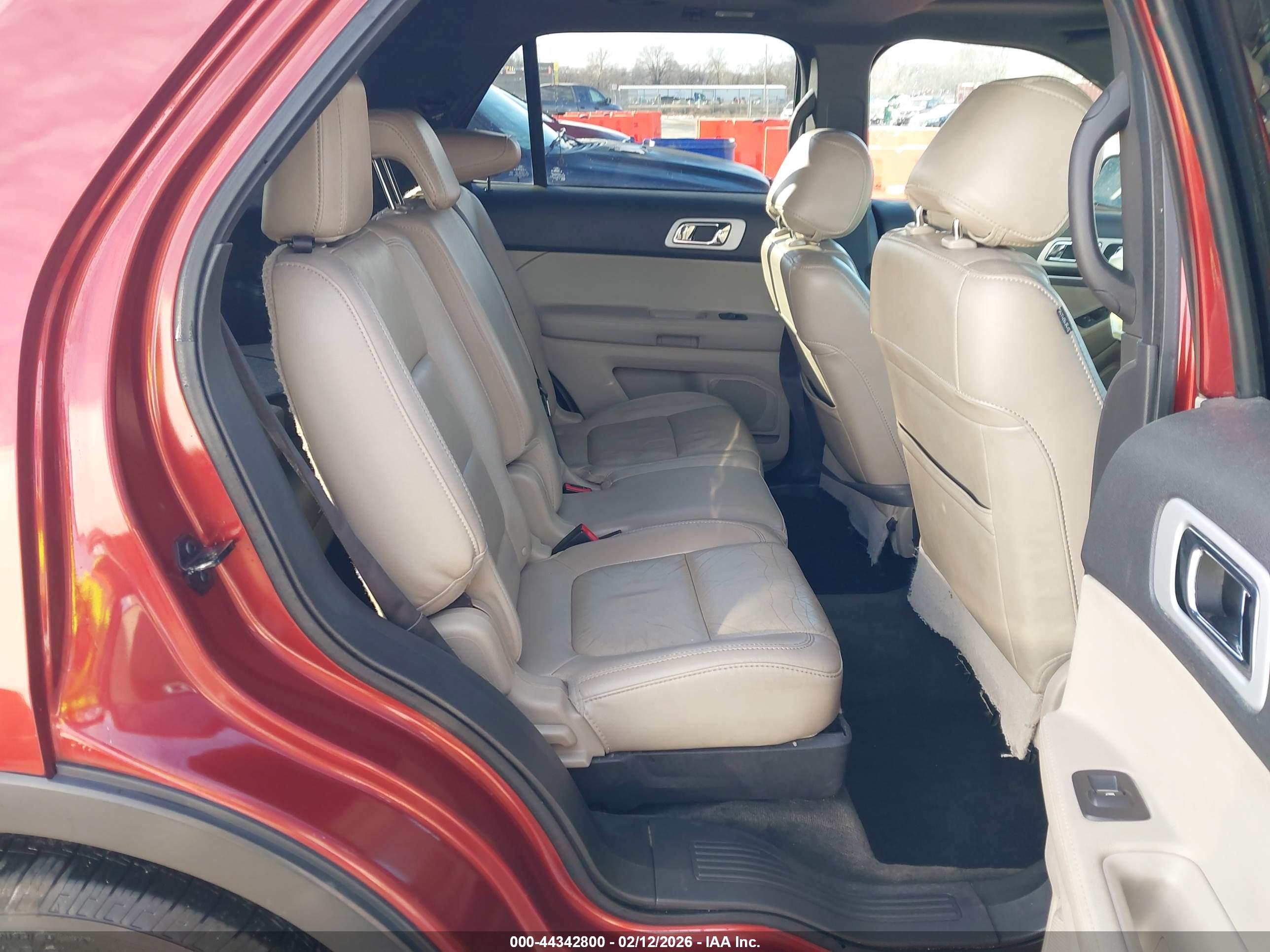 FORD EXPLORER image 8