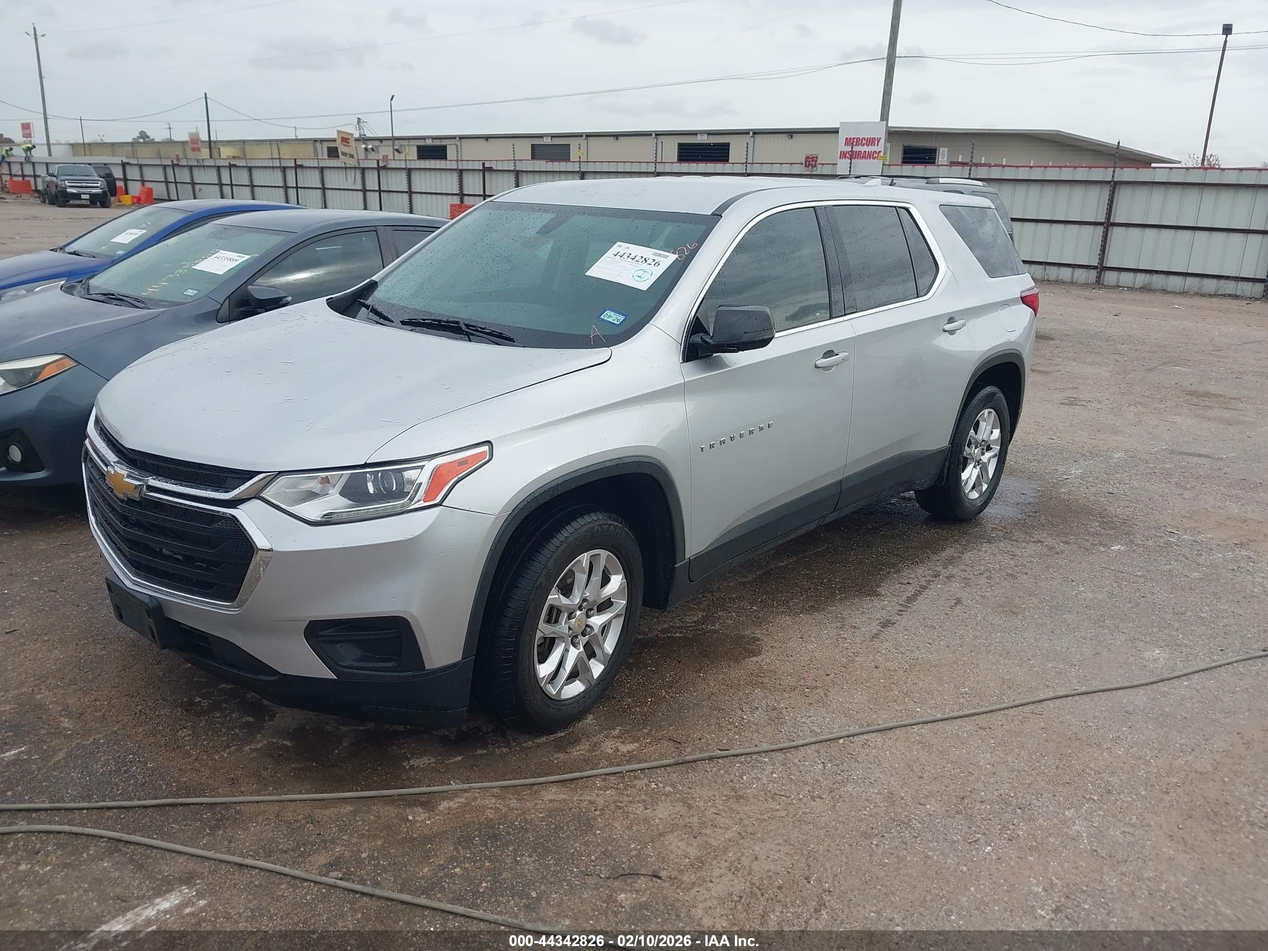 CHEVROLET TRAVERSE image 2