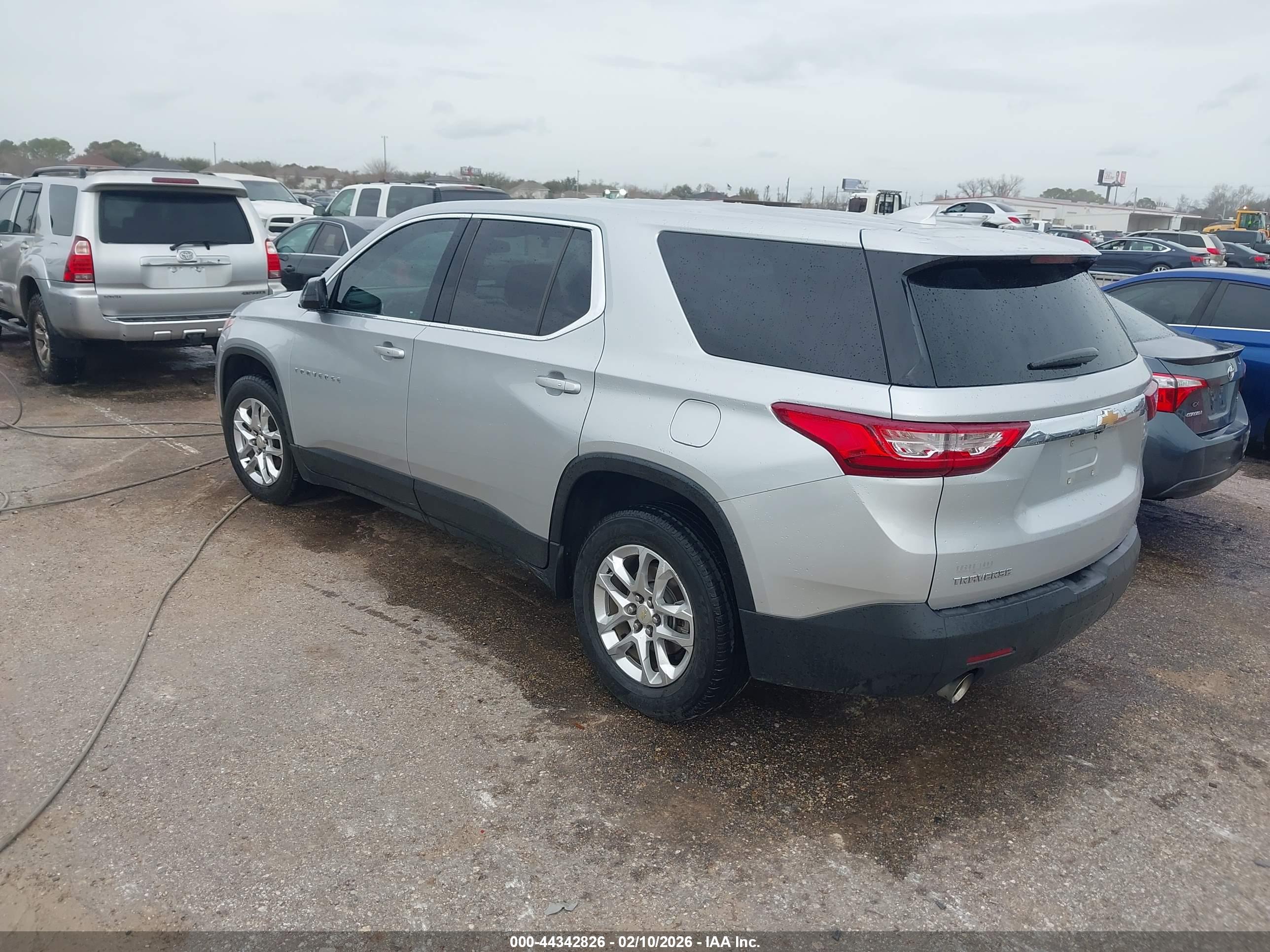 CHEVROLET TRAVERSE image 3