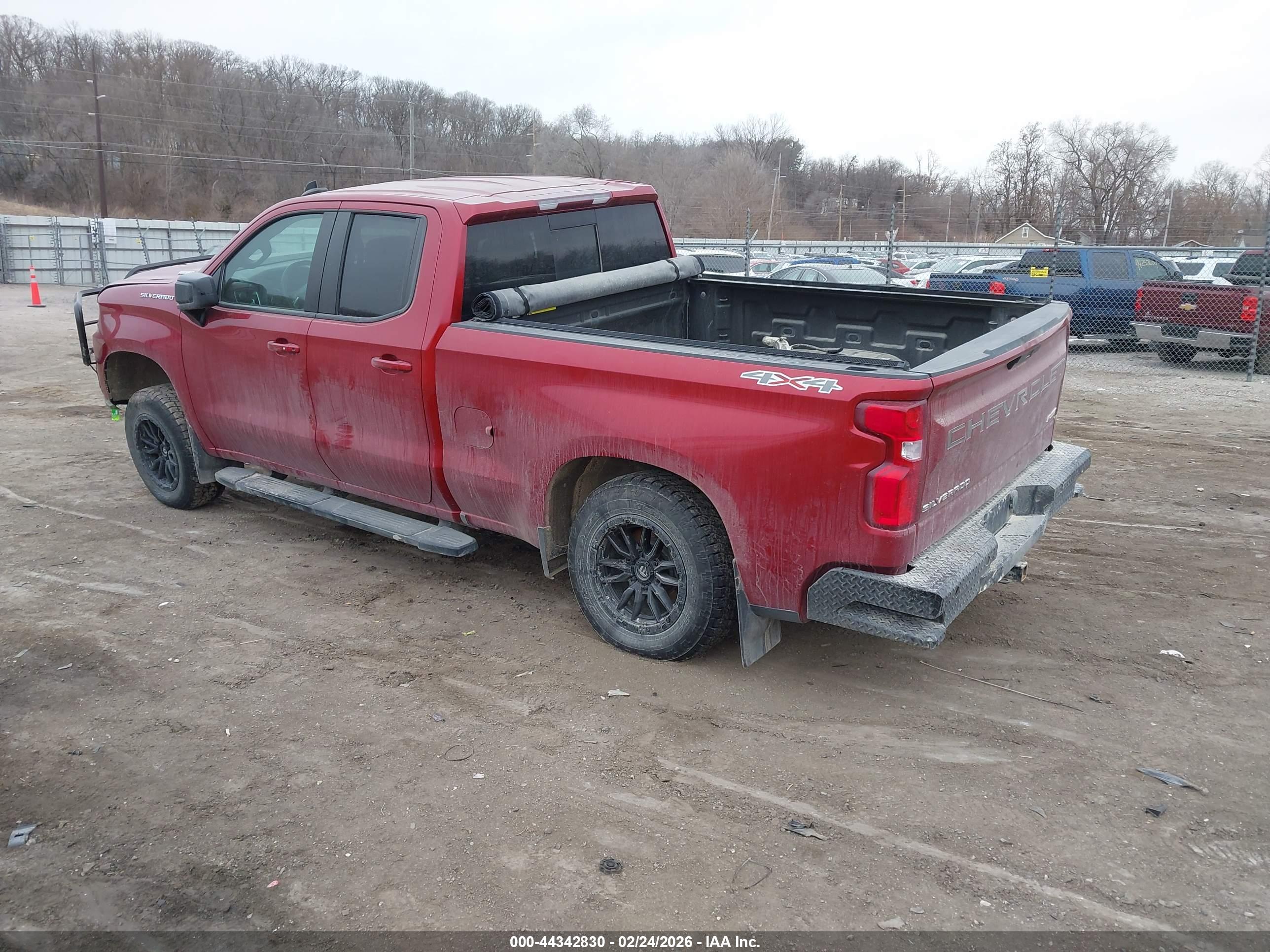 CHEVROLET SILVERADO image 3