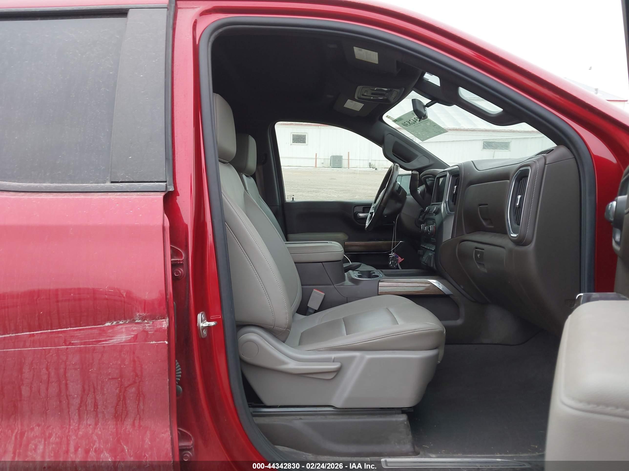 CHEVROLET SILVERADO image 5