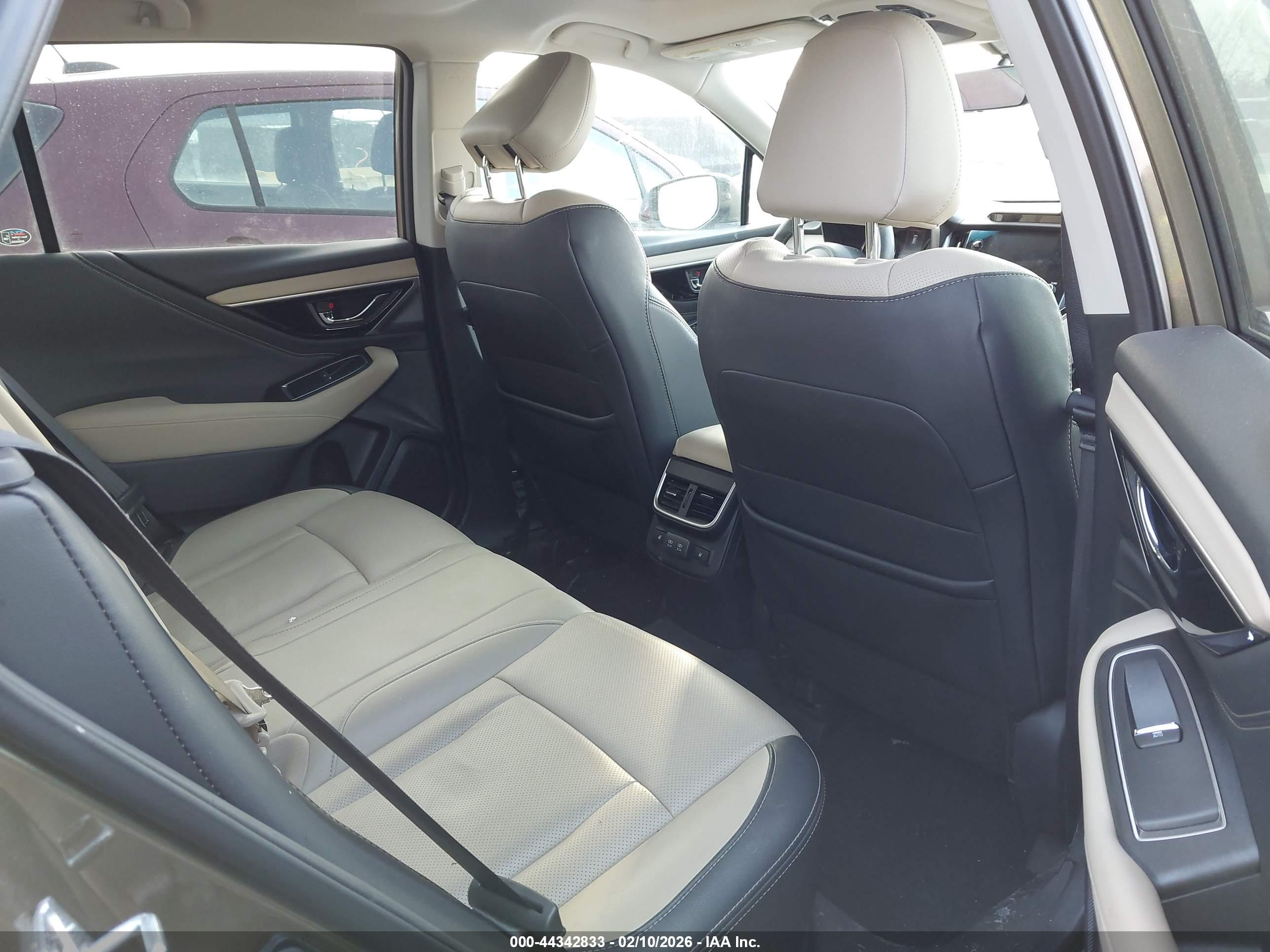 SUBARU OUTBACK image 8