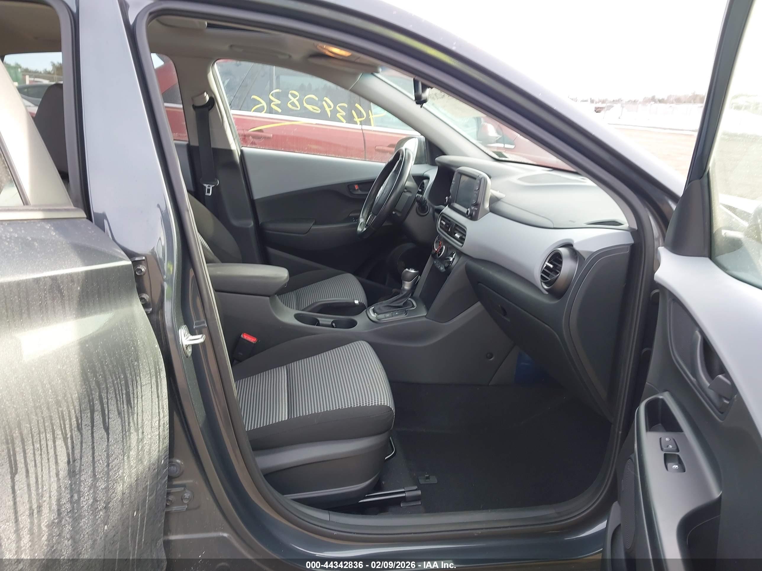 HYUNDAI KONA image 5