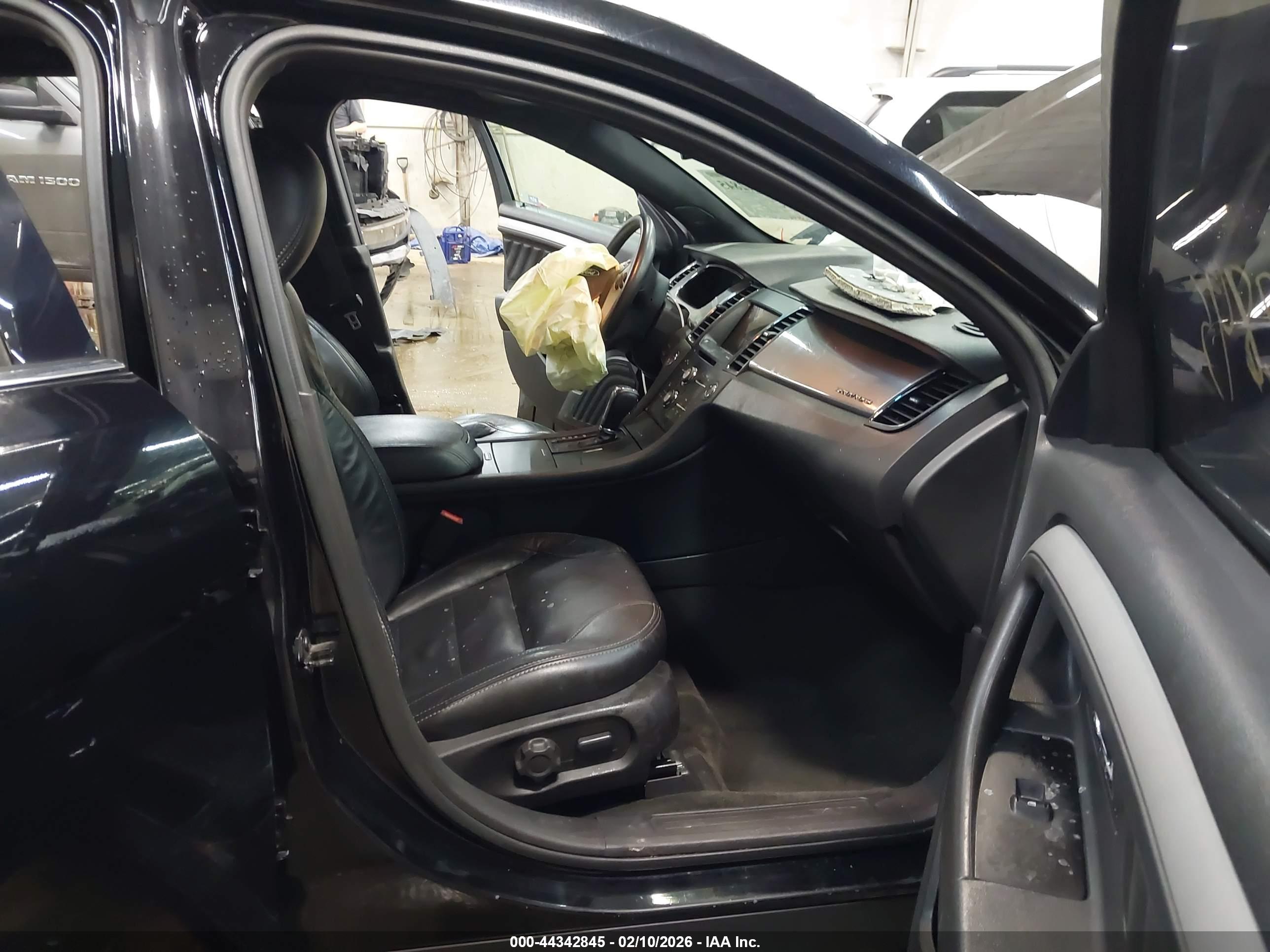FORD TAURUS image 5