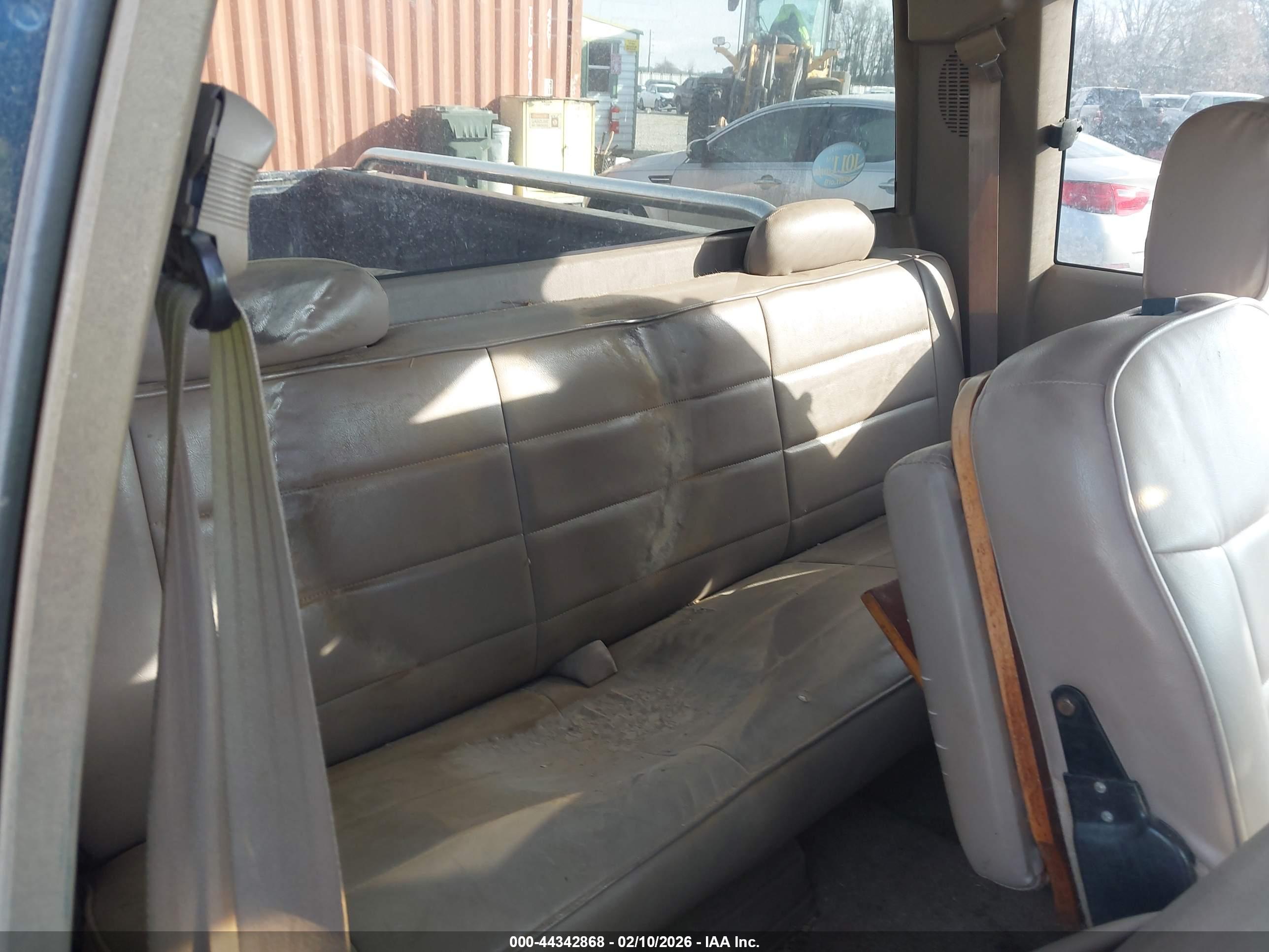 CHEVROLET GMT-400 image 8