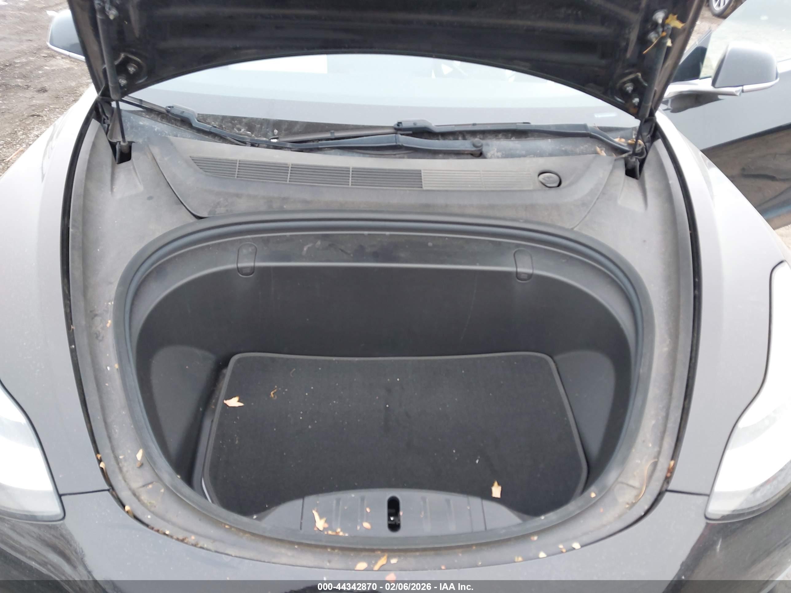 TESLA MODEL image 10